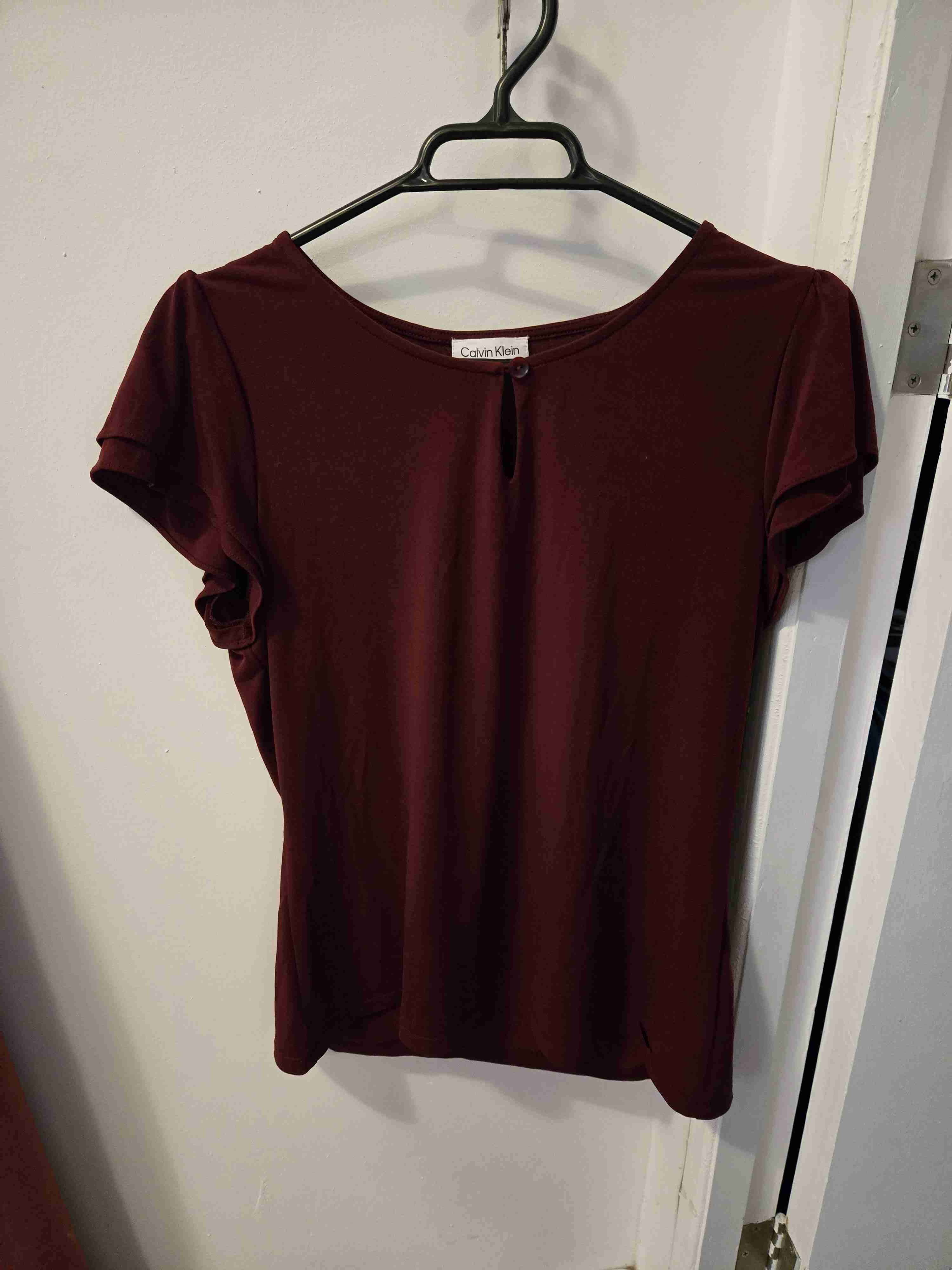 Polera burdeo Calvin Klein