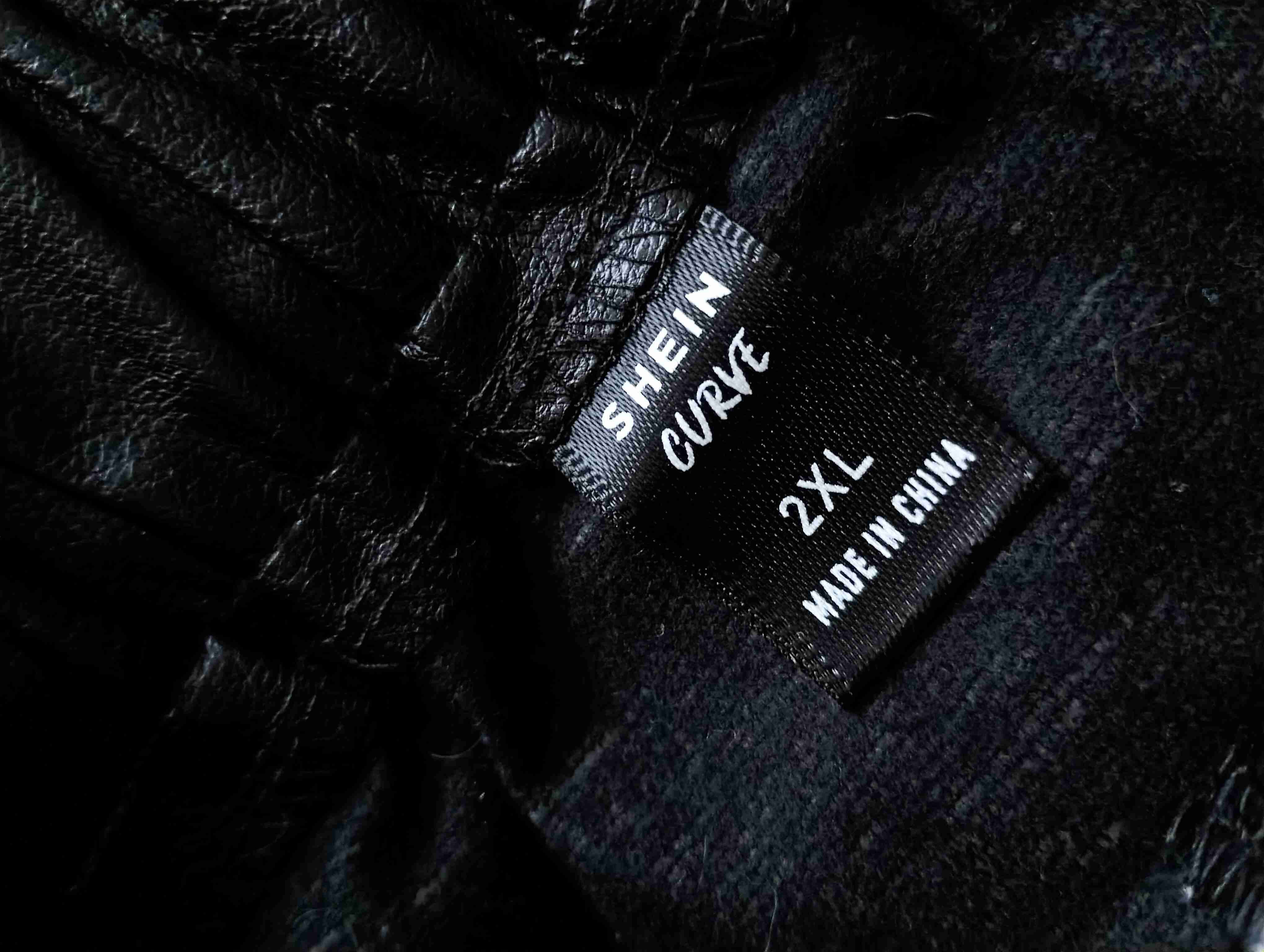 Falda negra Ecocuero con cierre - miniatura 4