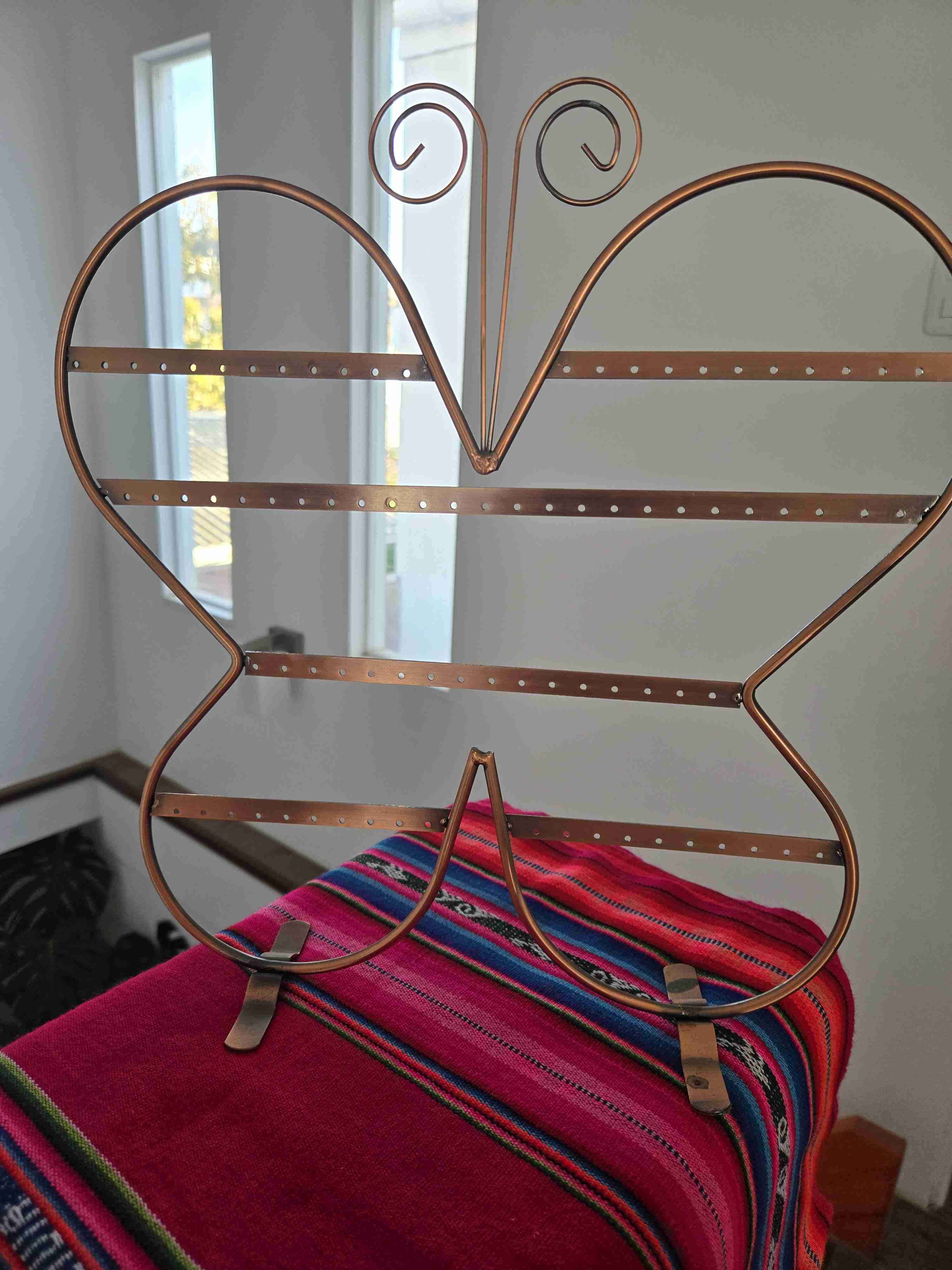 Porta aros de metal en forma de mariposa