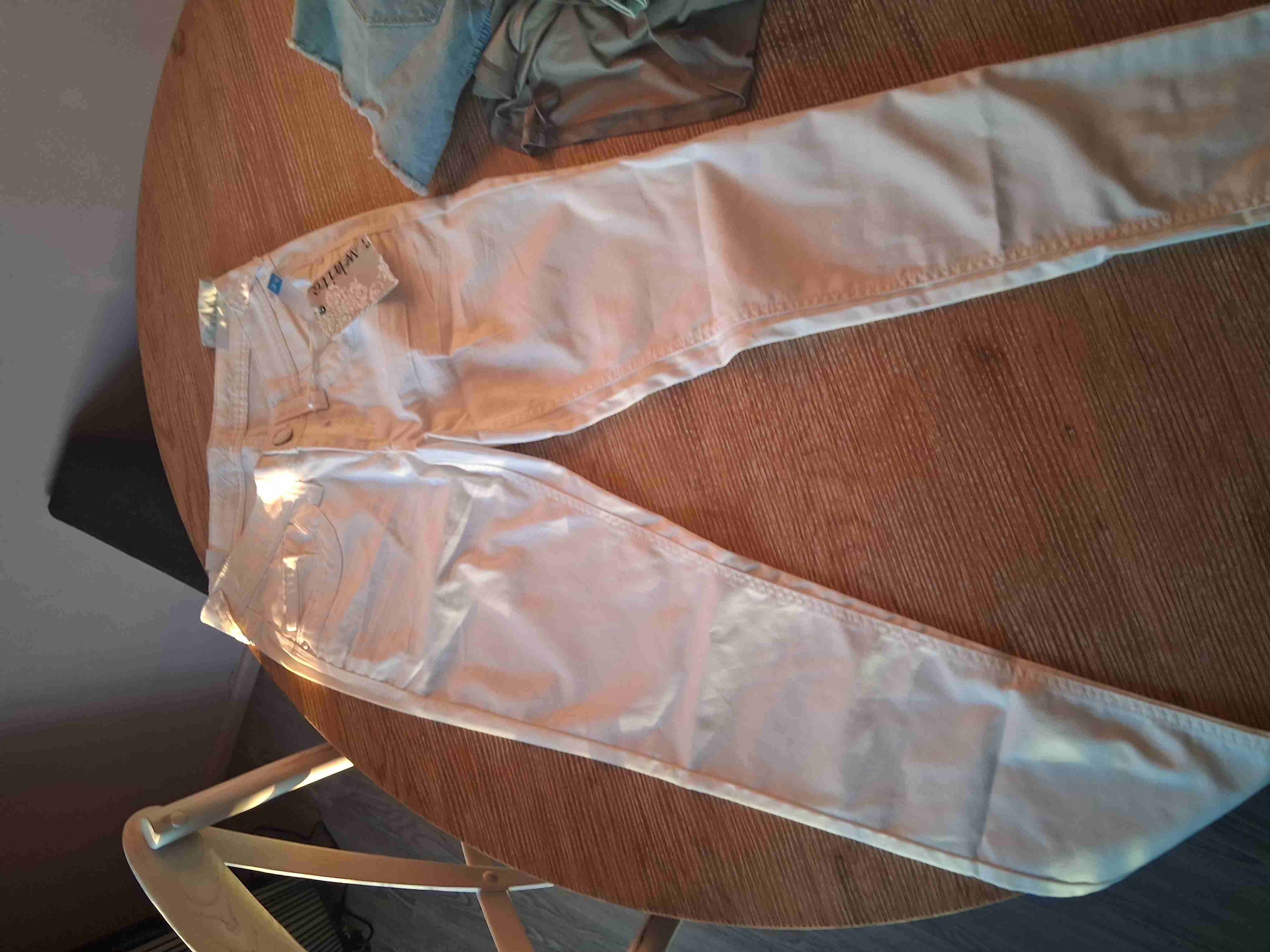 Pantalones blancos nuevos - 1
