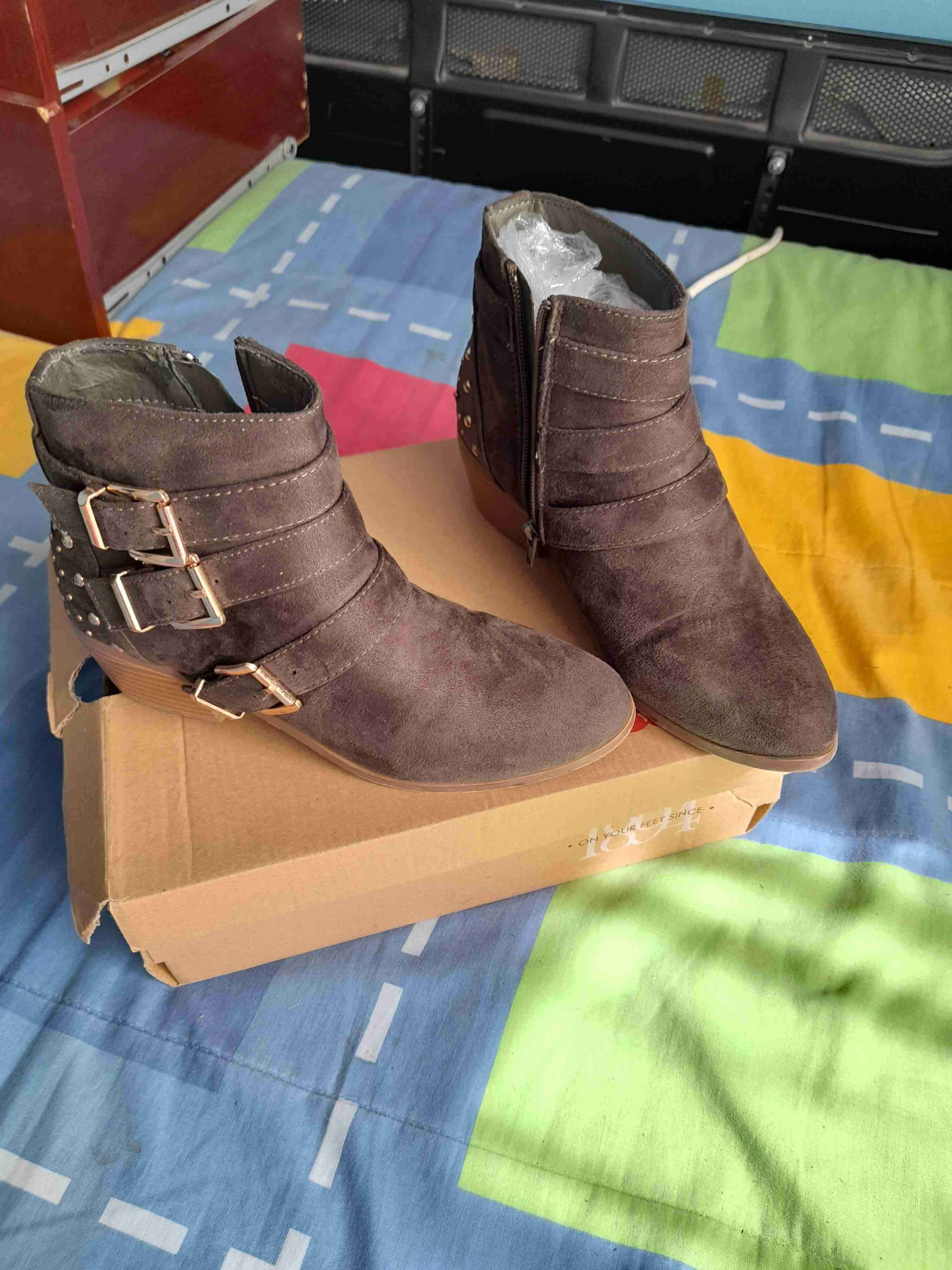 Sandalias negras con diseño étnico - miniatura 2