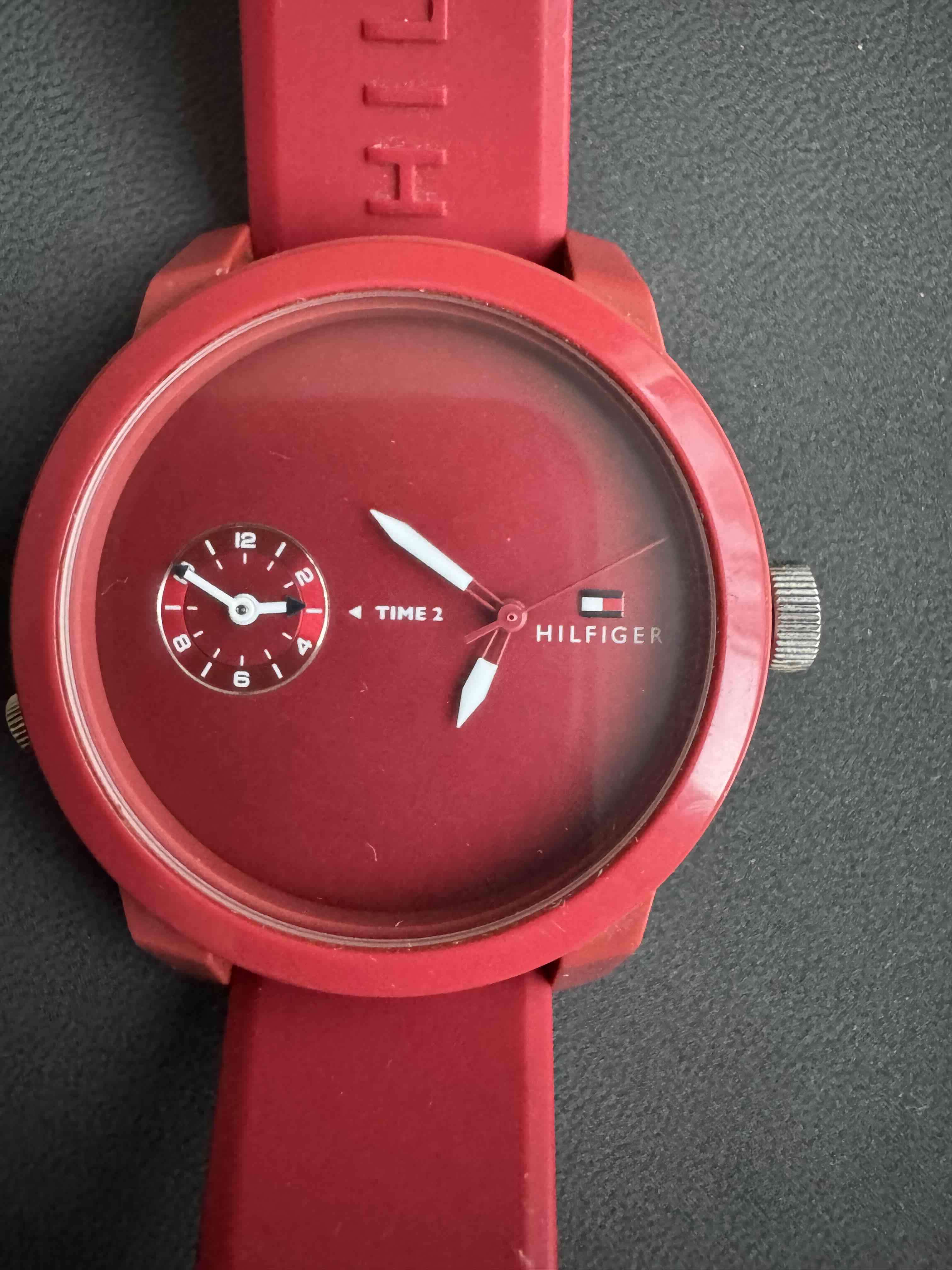 Reloj rojo Tommy Hilfiger - 1