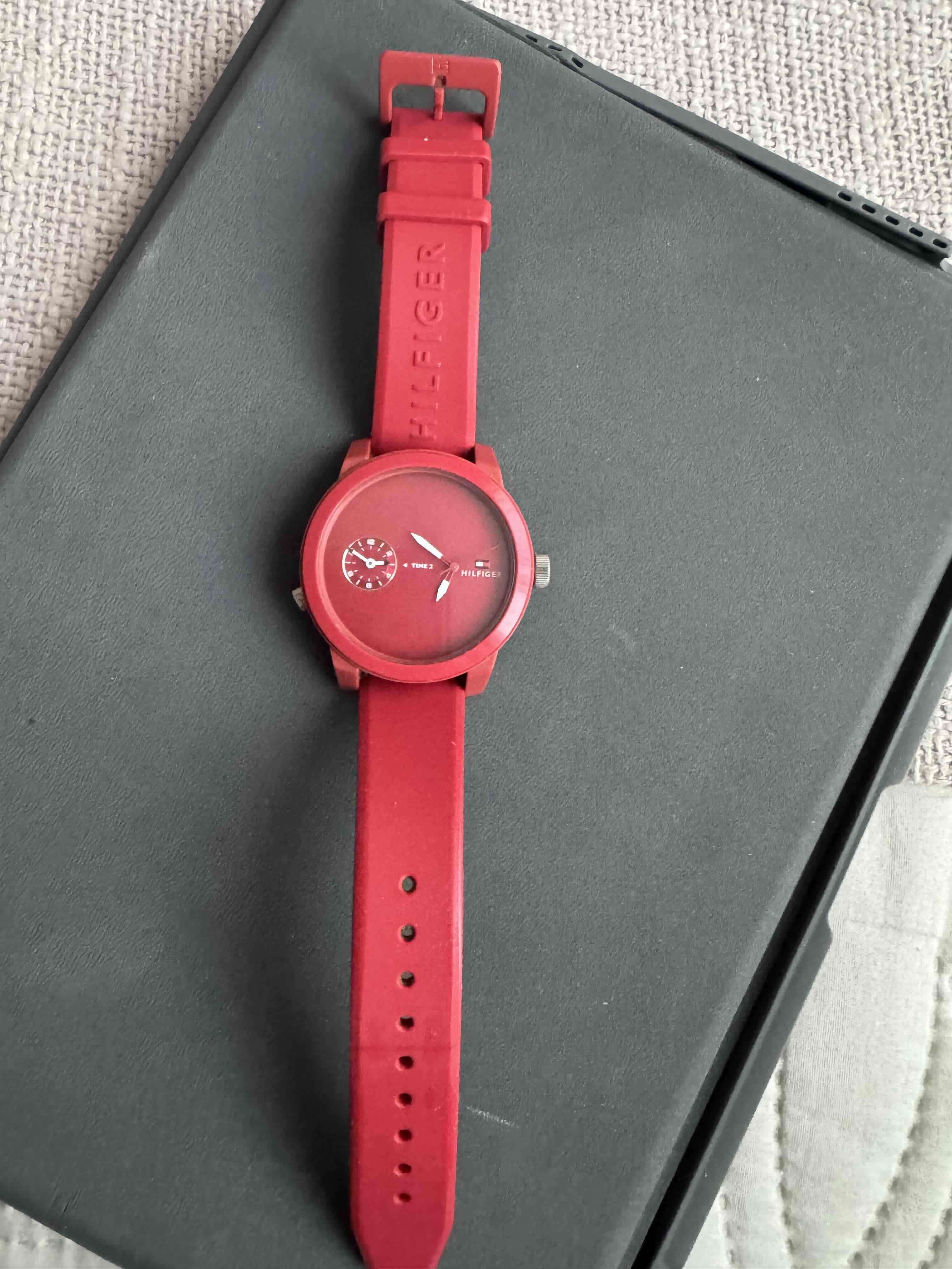 Reloj rojo Tommy Hilfiger - 2
