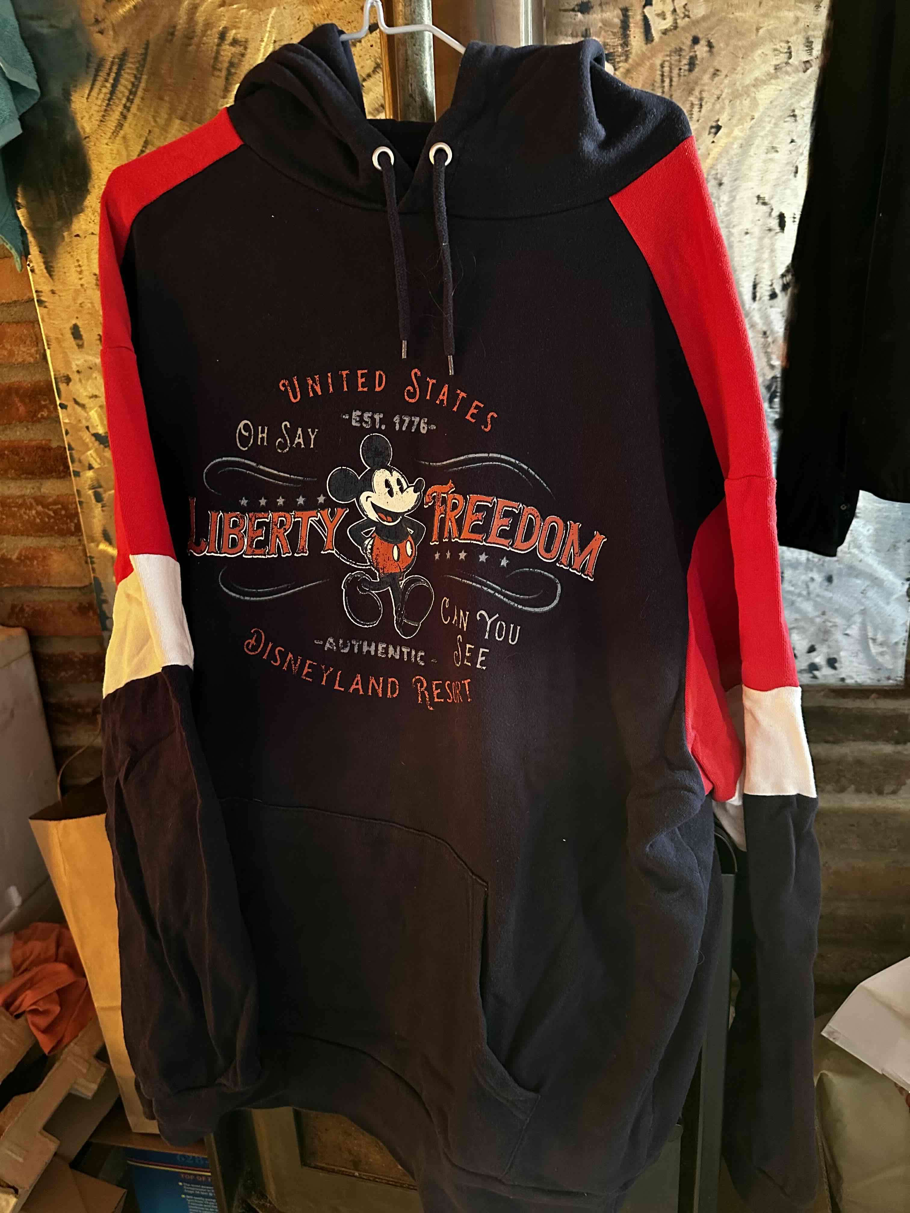 Polerón Disney azul y rojo - 1