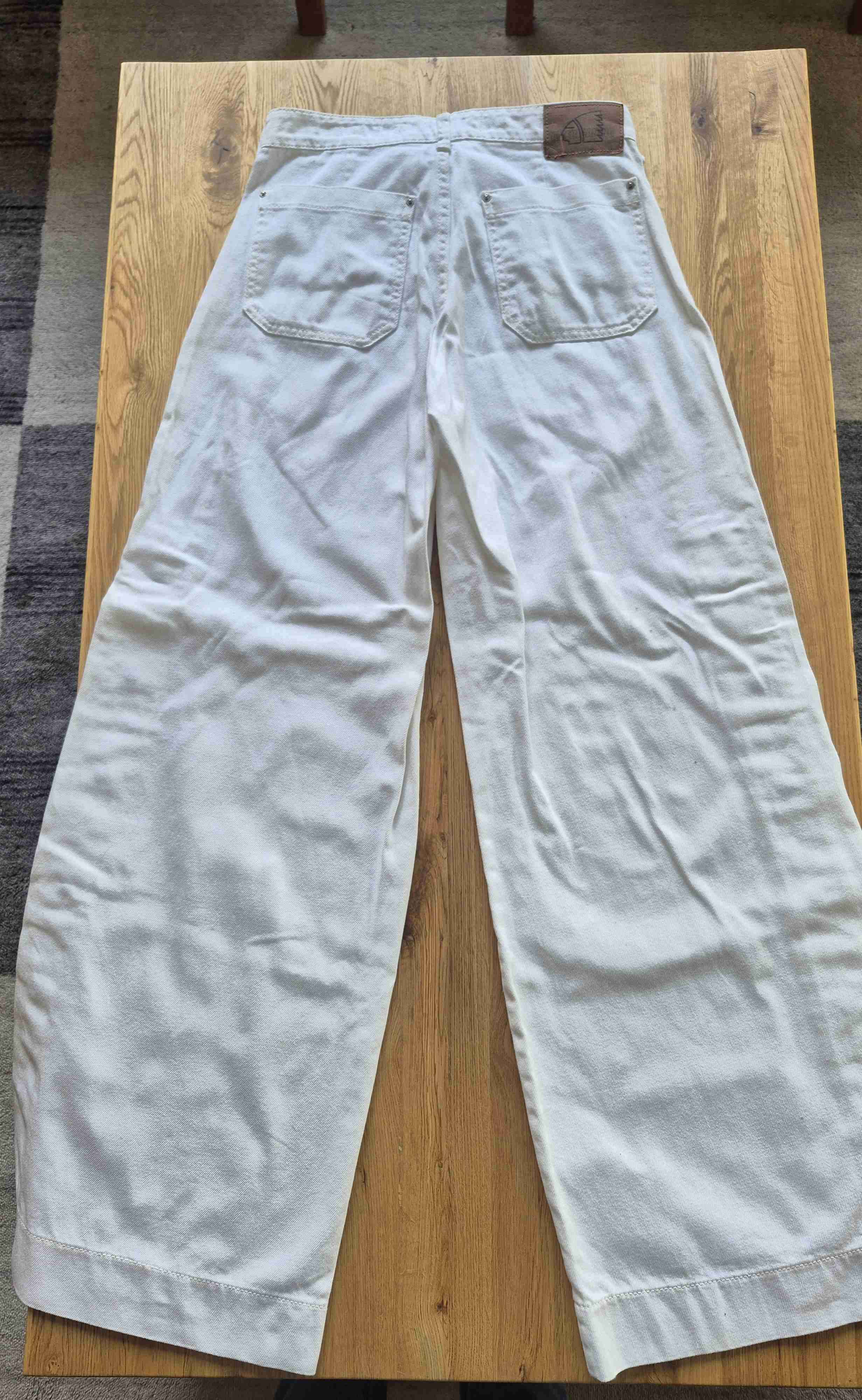 Jeans anchos blancos con botones - miniatura 2