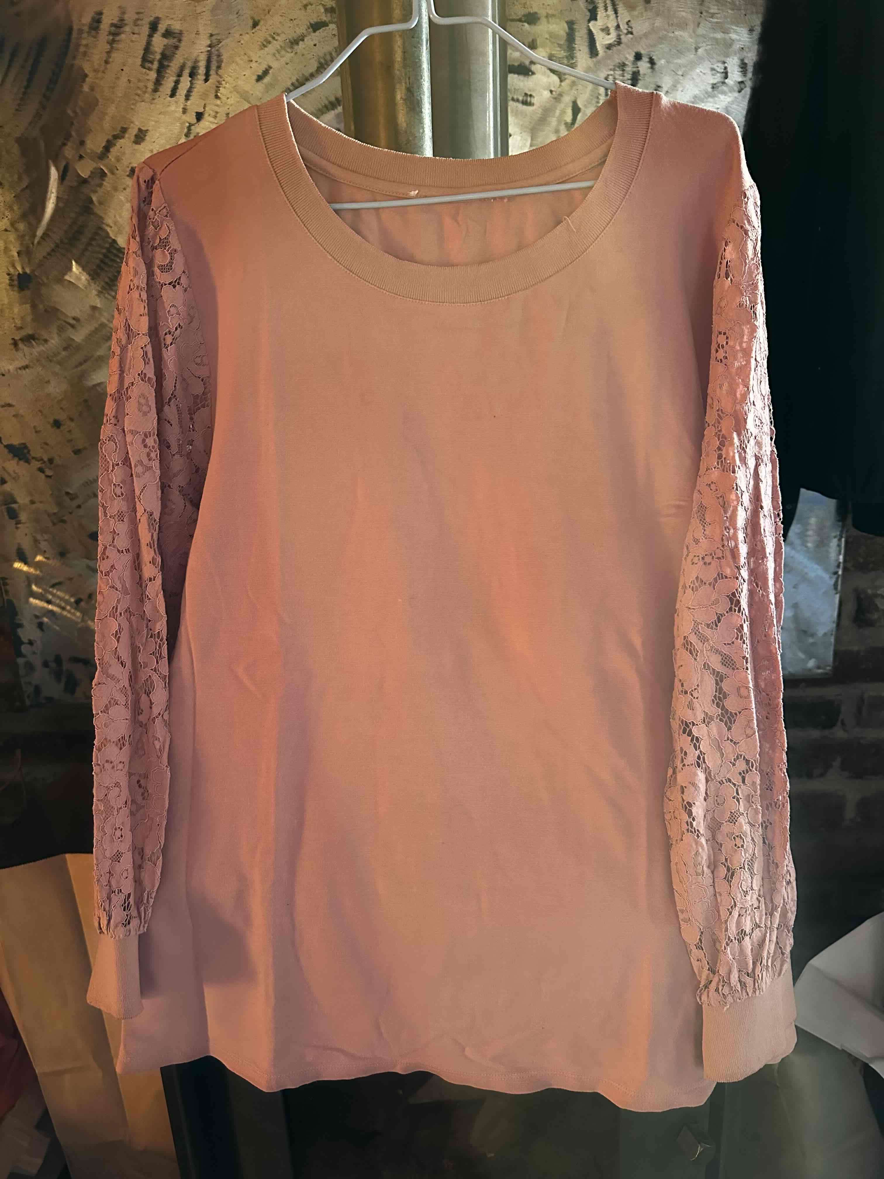Poleron delgado rosa con mangas de encaje - 1