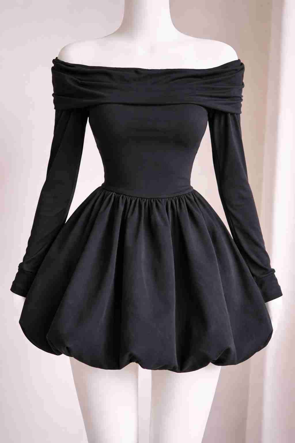Vestido negro hombros descubiertos - miniatura 1