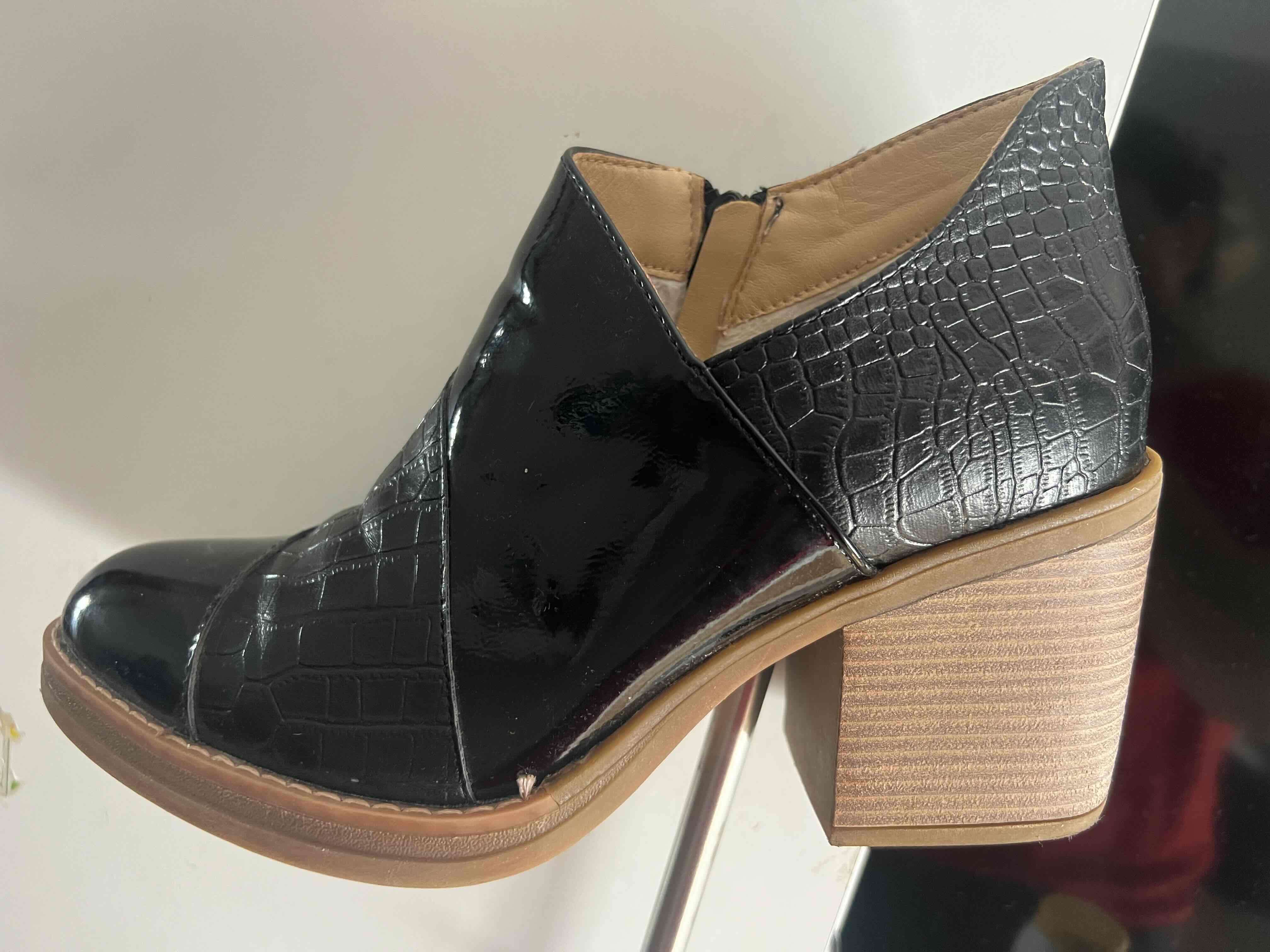 Botines negros con tacón - miniatura 1