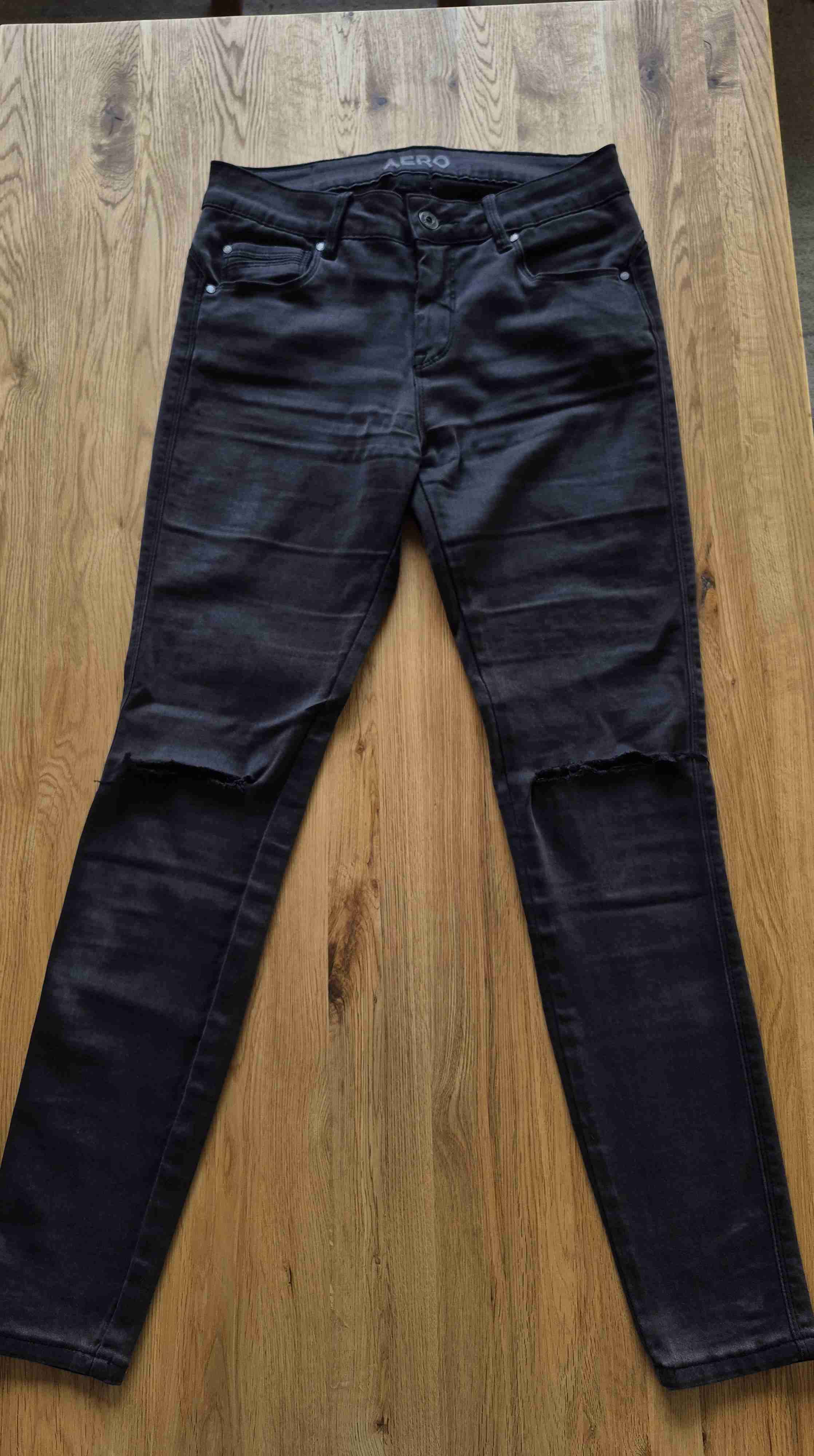 Jeans negros con rasgaduras - miniatura 1