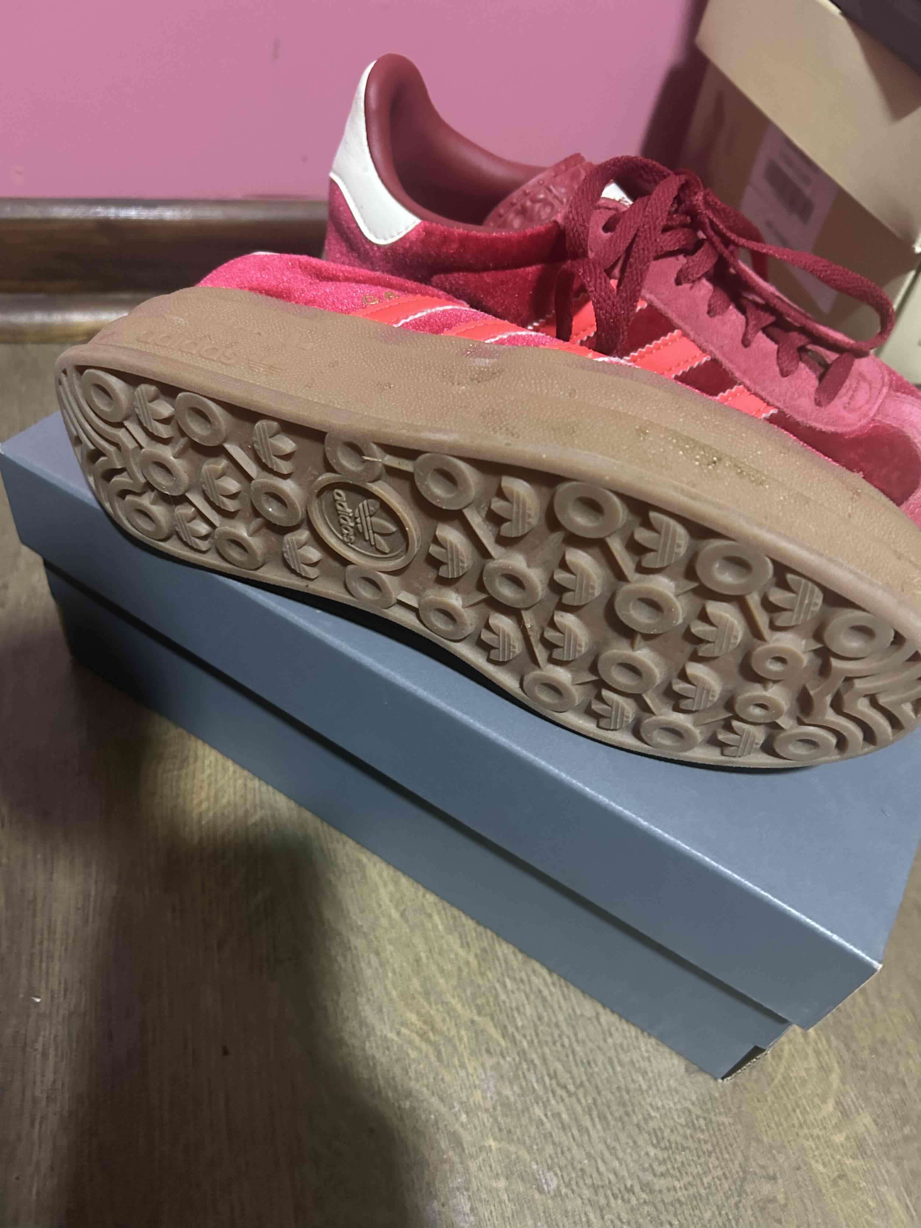 Zapatillas adidas rojas de gamuza - miniatura 3