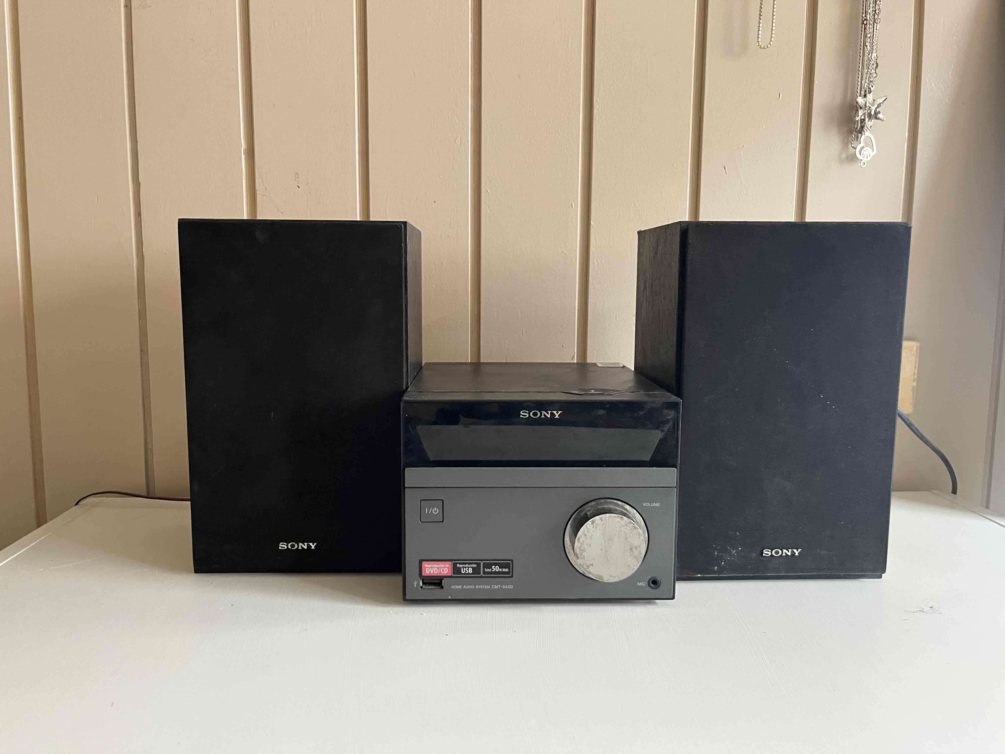 Equipo Sony con parlantes - miniatura 1