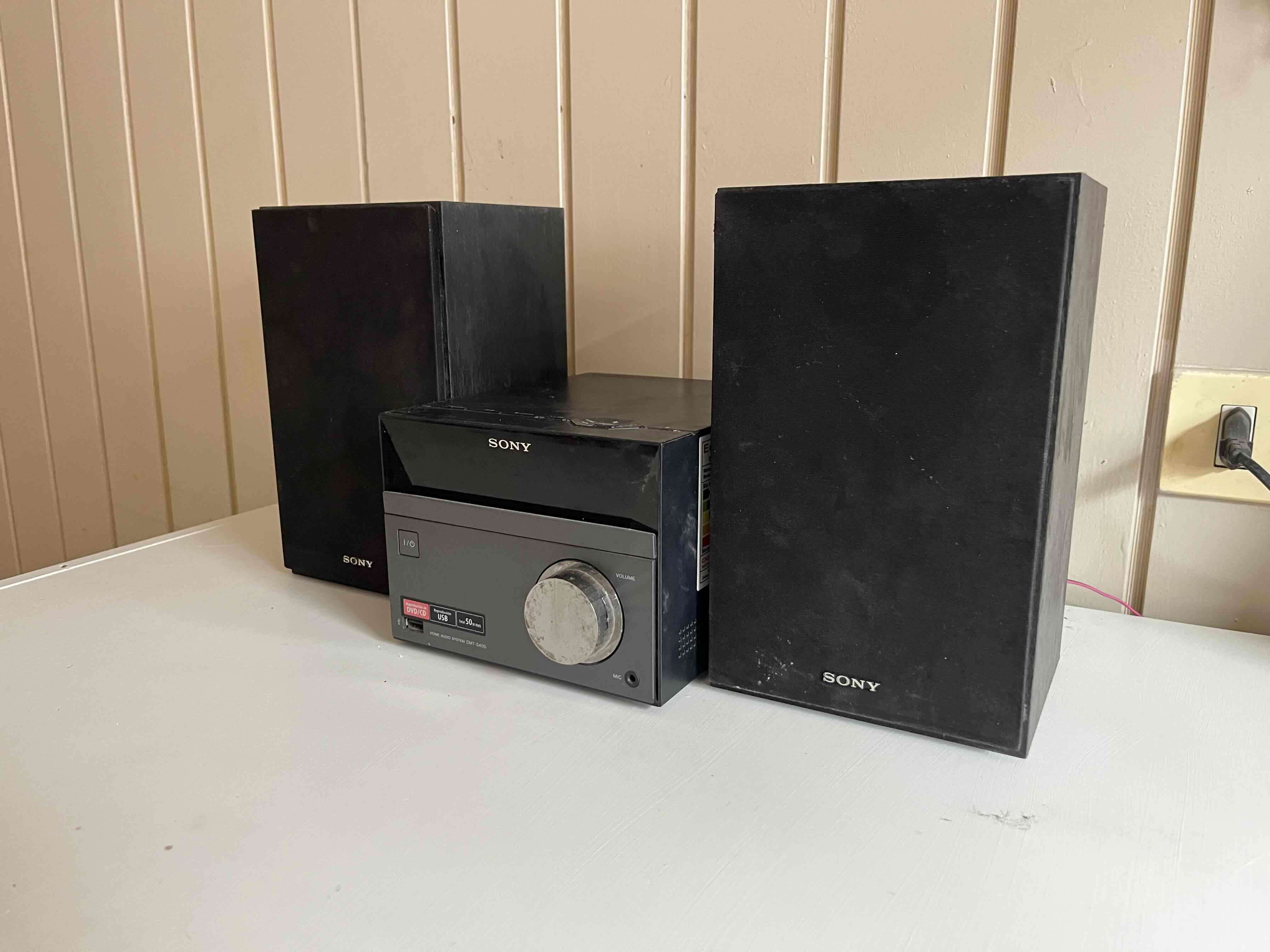 Equipo Sony con parlantes - miniatura 2