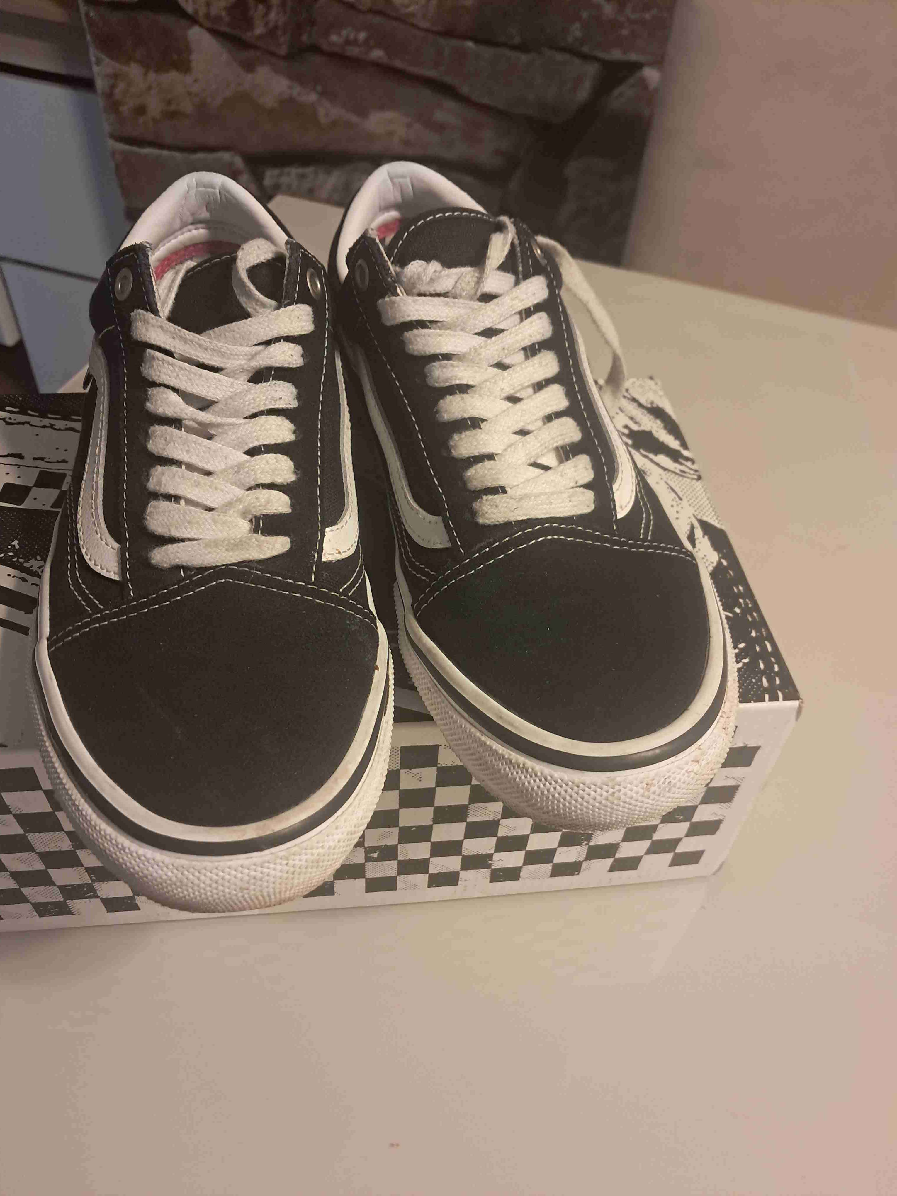 Zapatillas vans old skool negras con detalles blan - 1