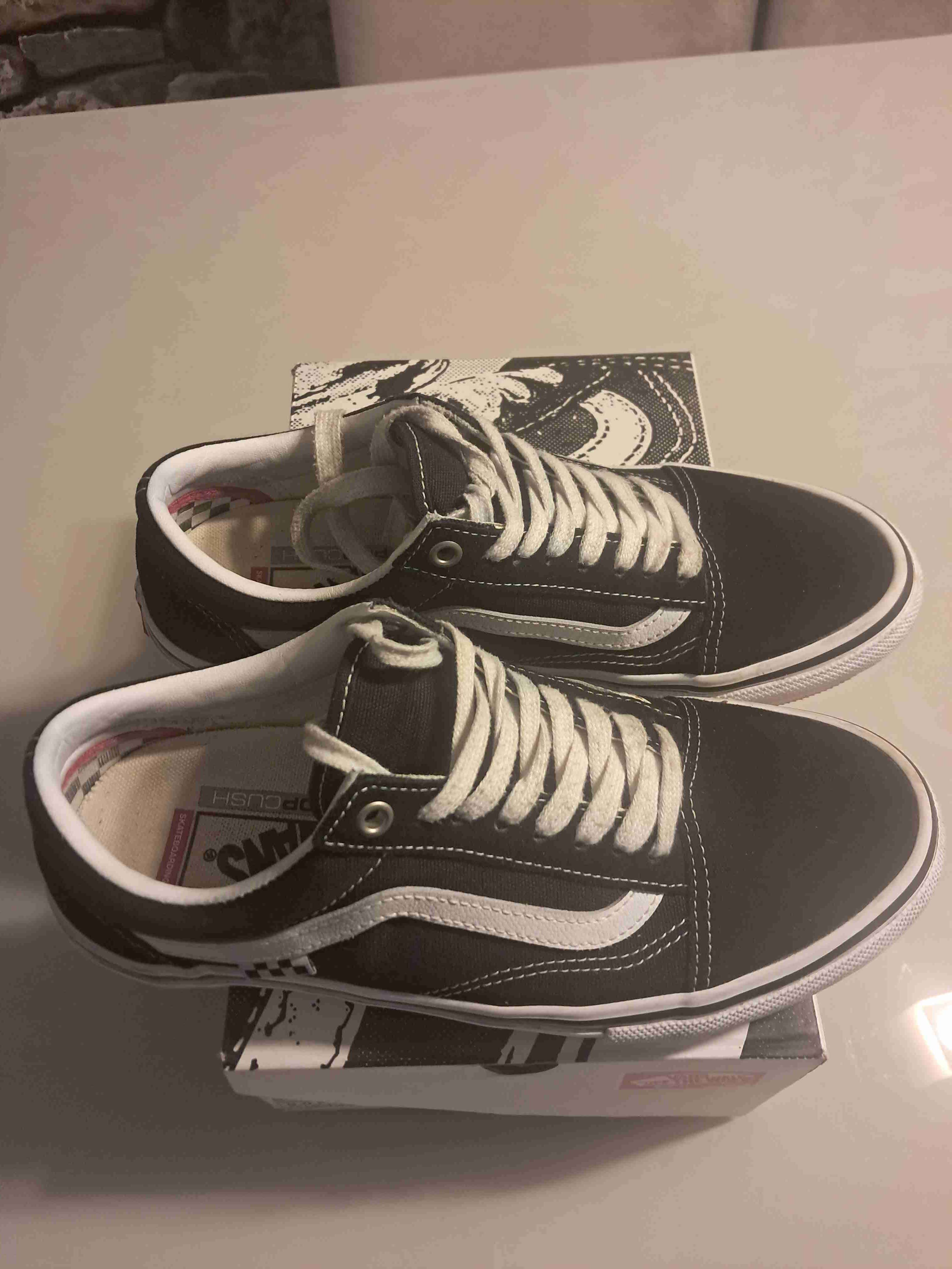 Zapatillas vans old skool negras con detalles blan - 4