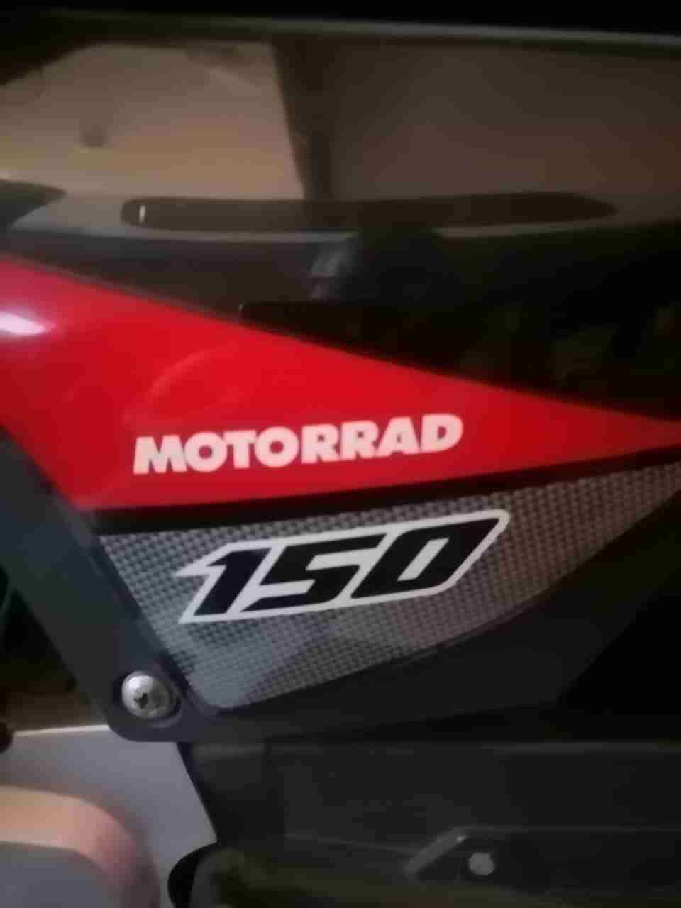 Moto negra deportiva 150cc - miniatura 2