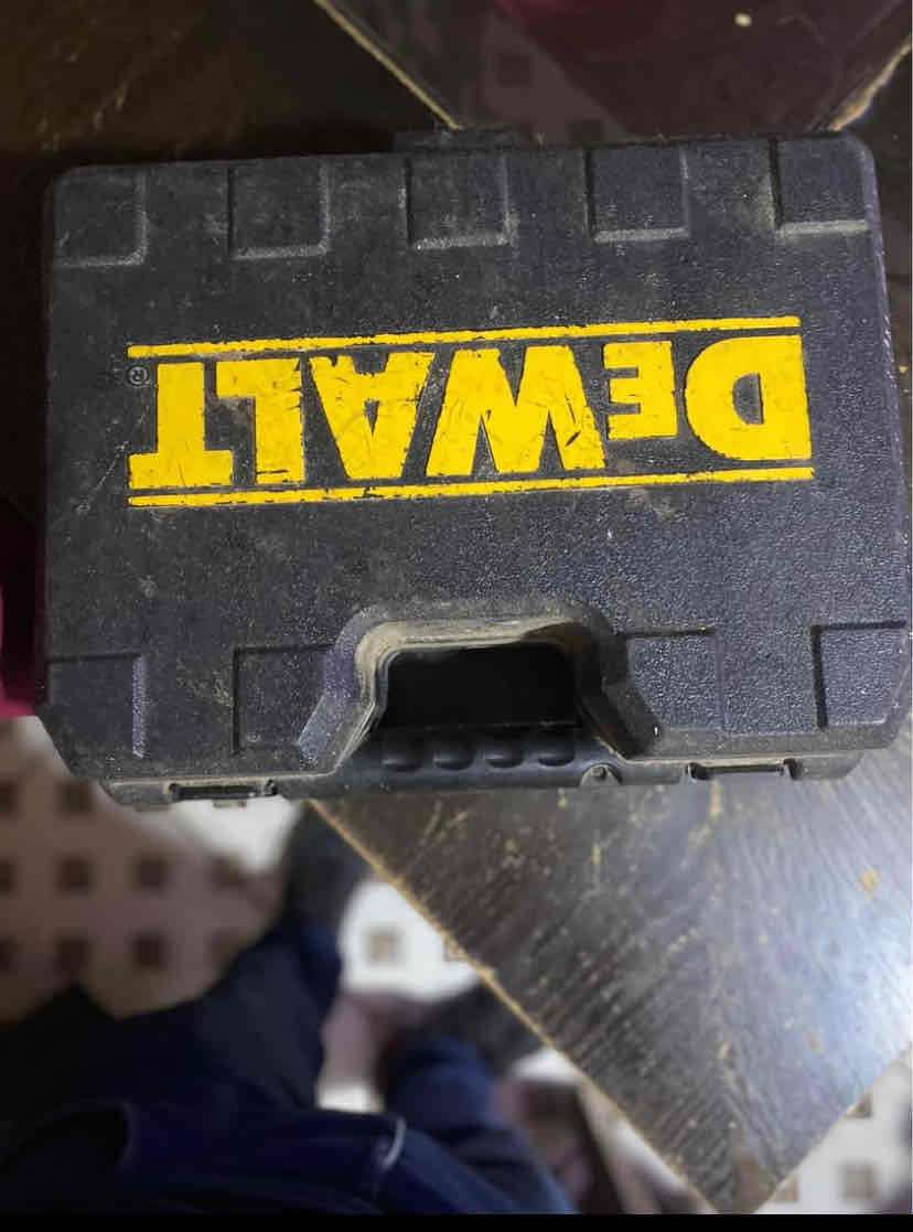 Taladro percutor DeWalt con maletín - miniatura 2