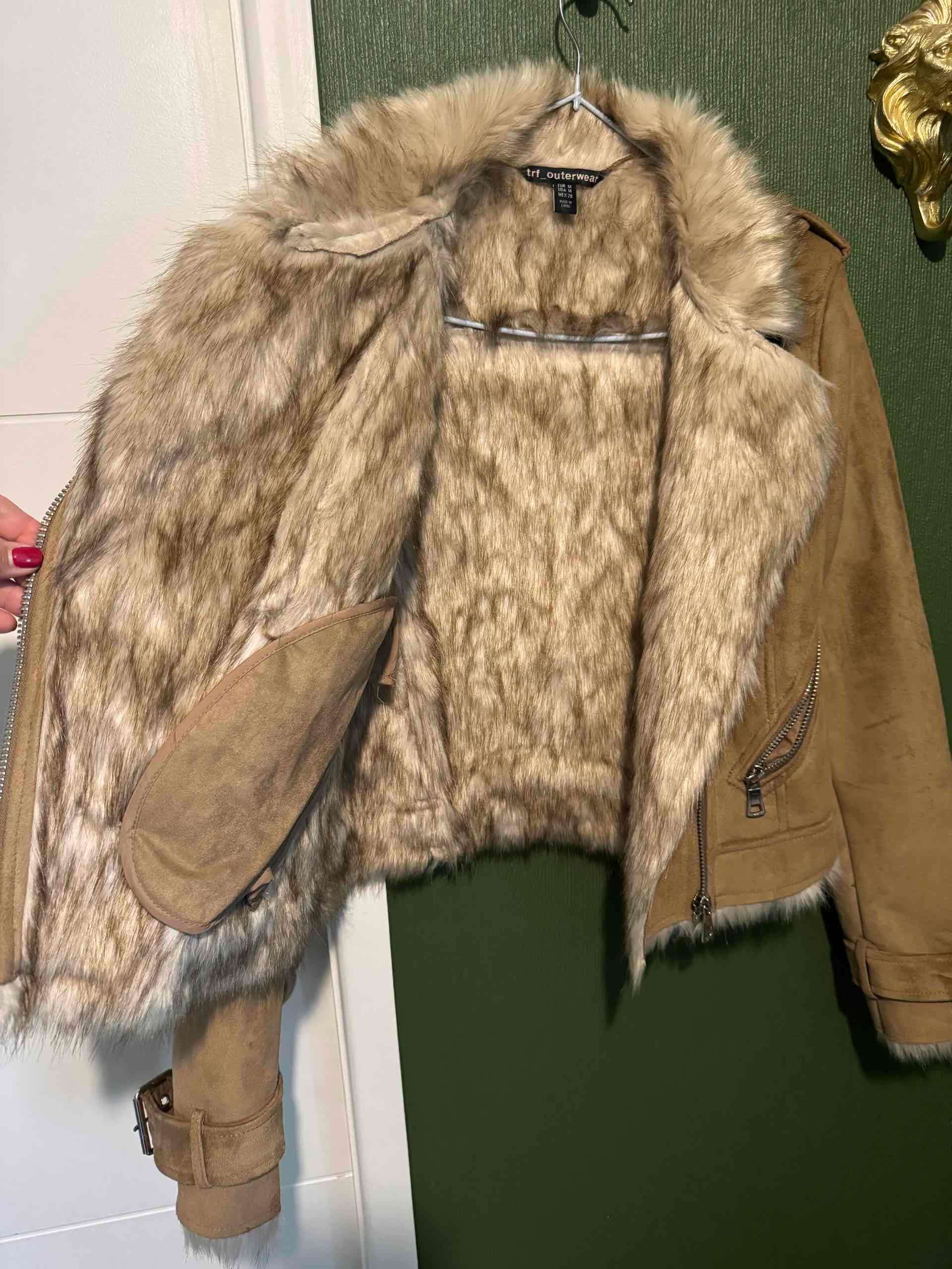 Chaqueta biker camel con pelo Zara TRF talla M - miniatura 3