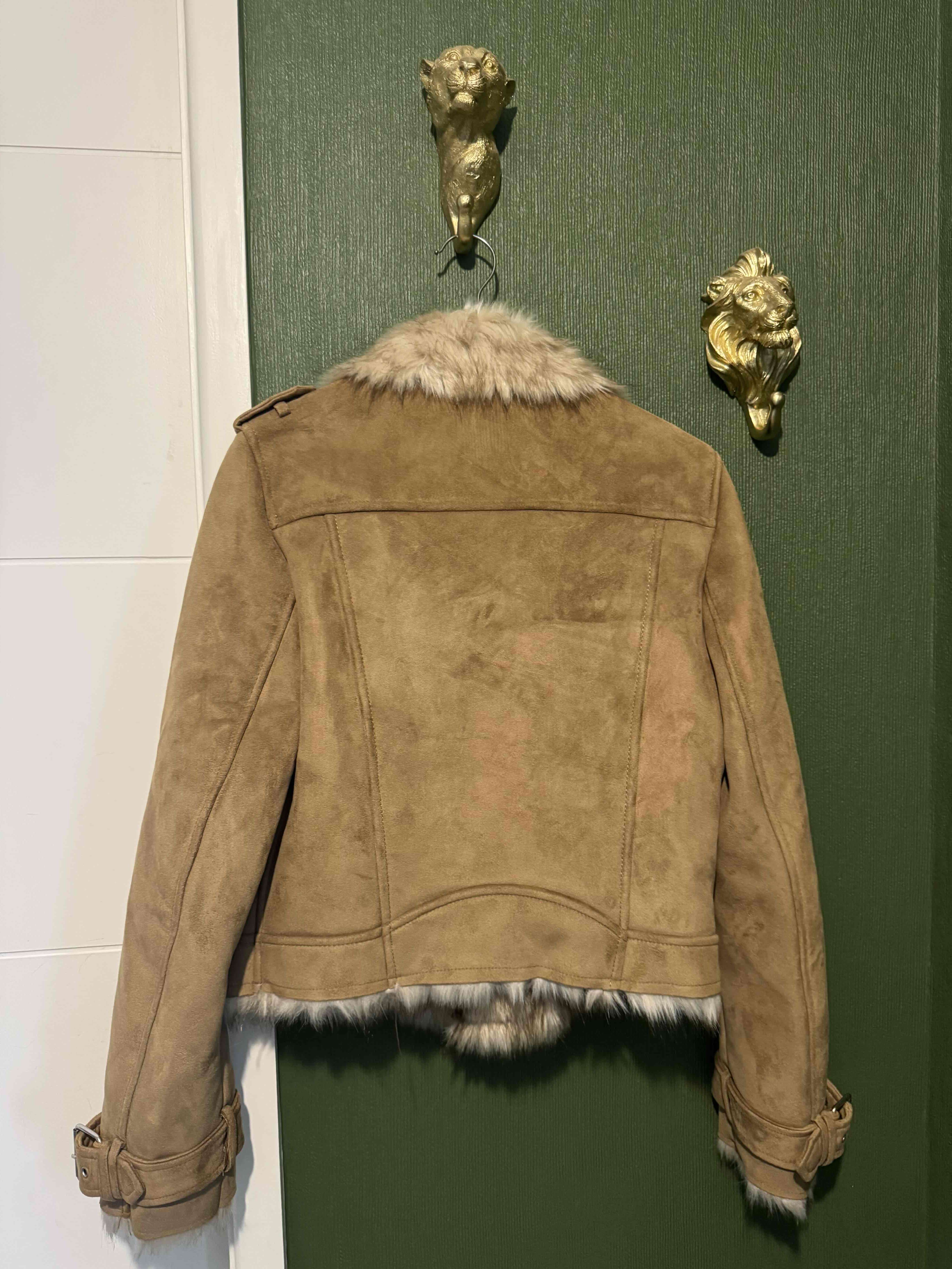 Chaqueta biker camel con pelo Zara TRF talla M - miniatura 4