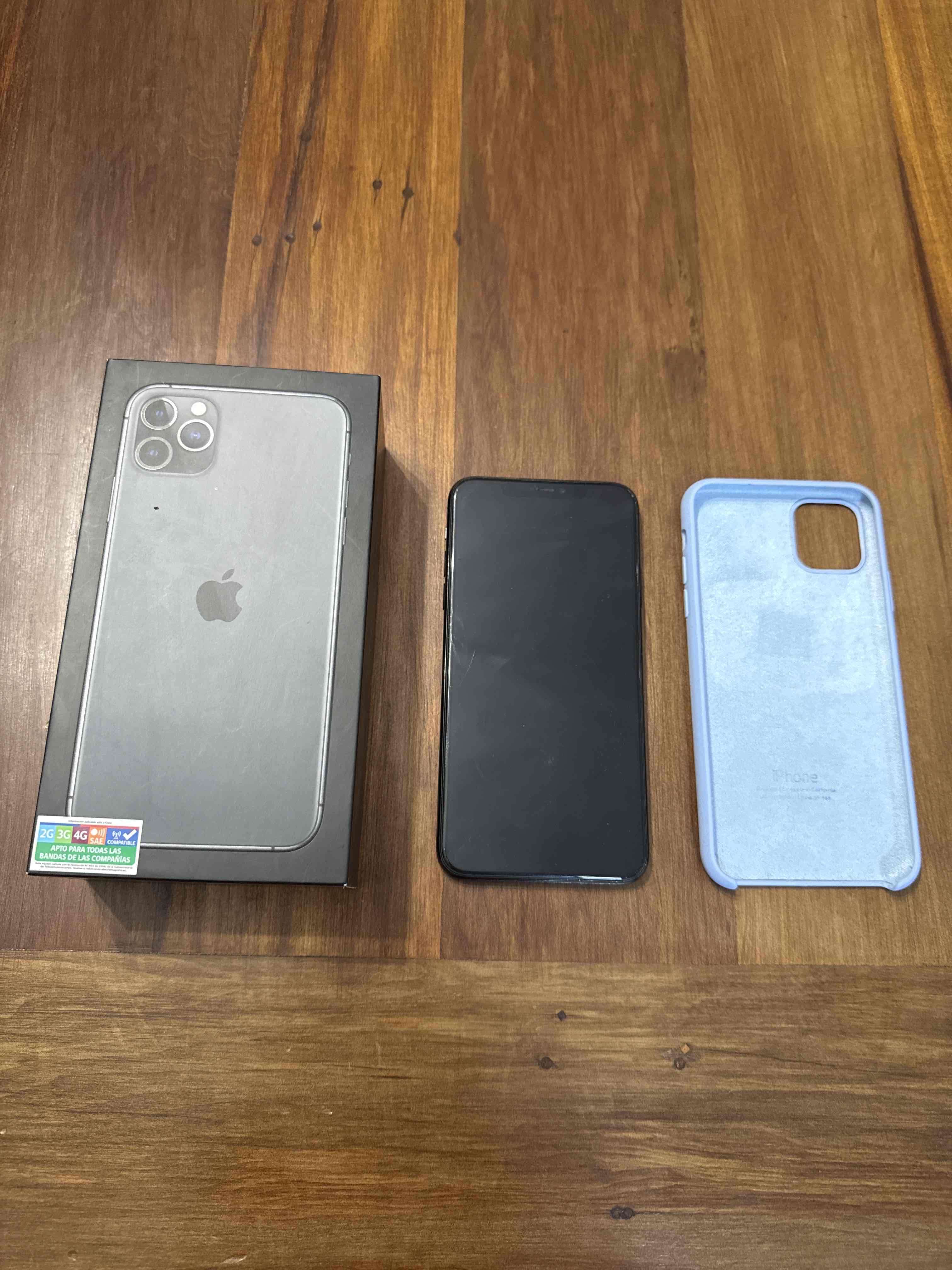 iPhone 11 Pro con caja y funda - 1