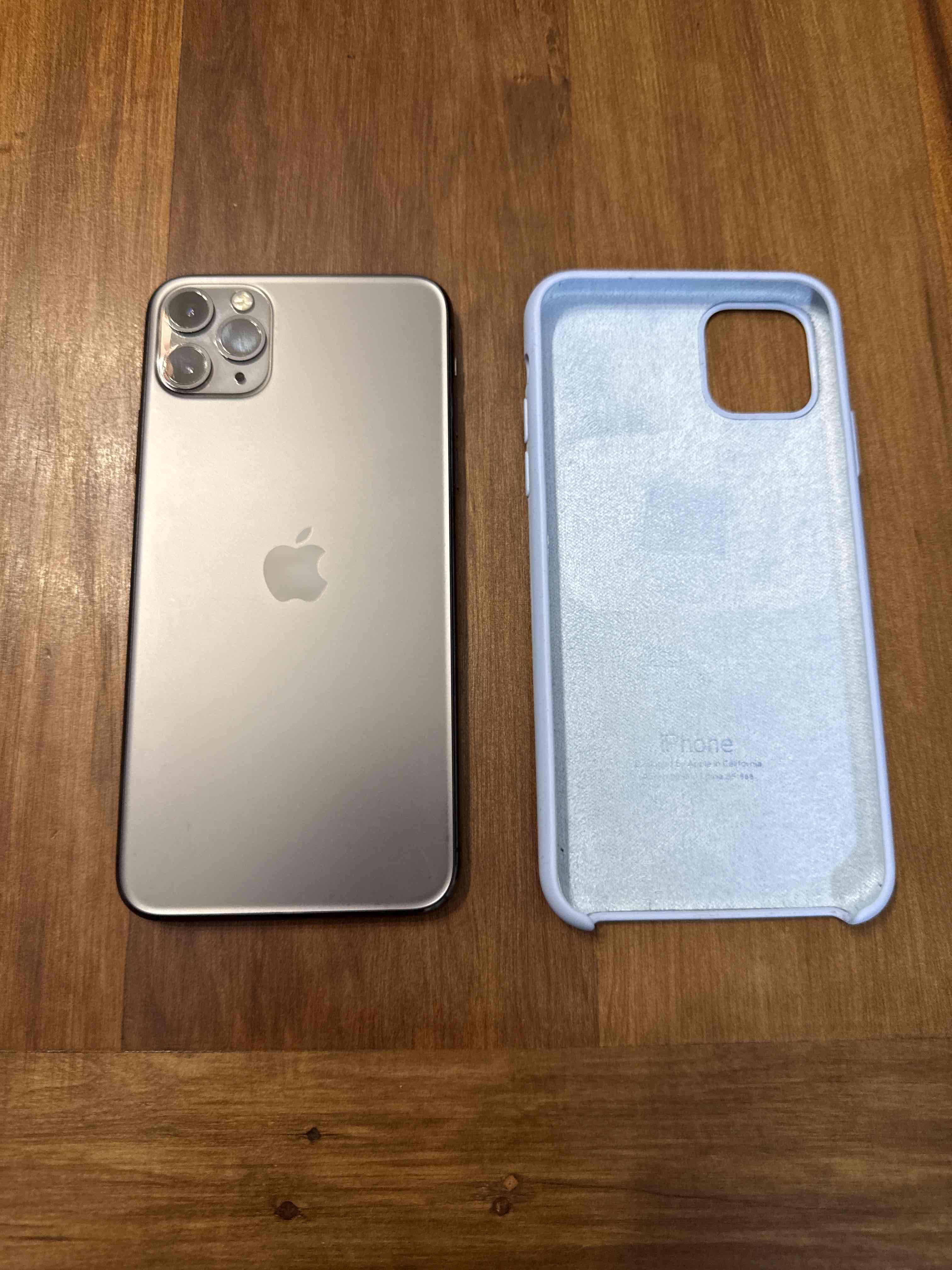 iPhone 11 Pro con caja y funda - 3