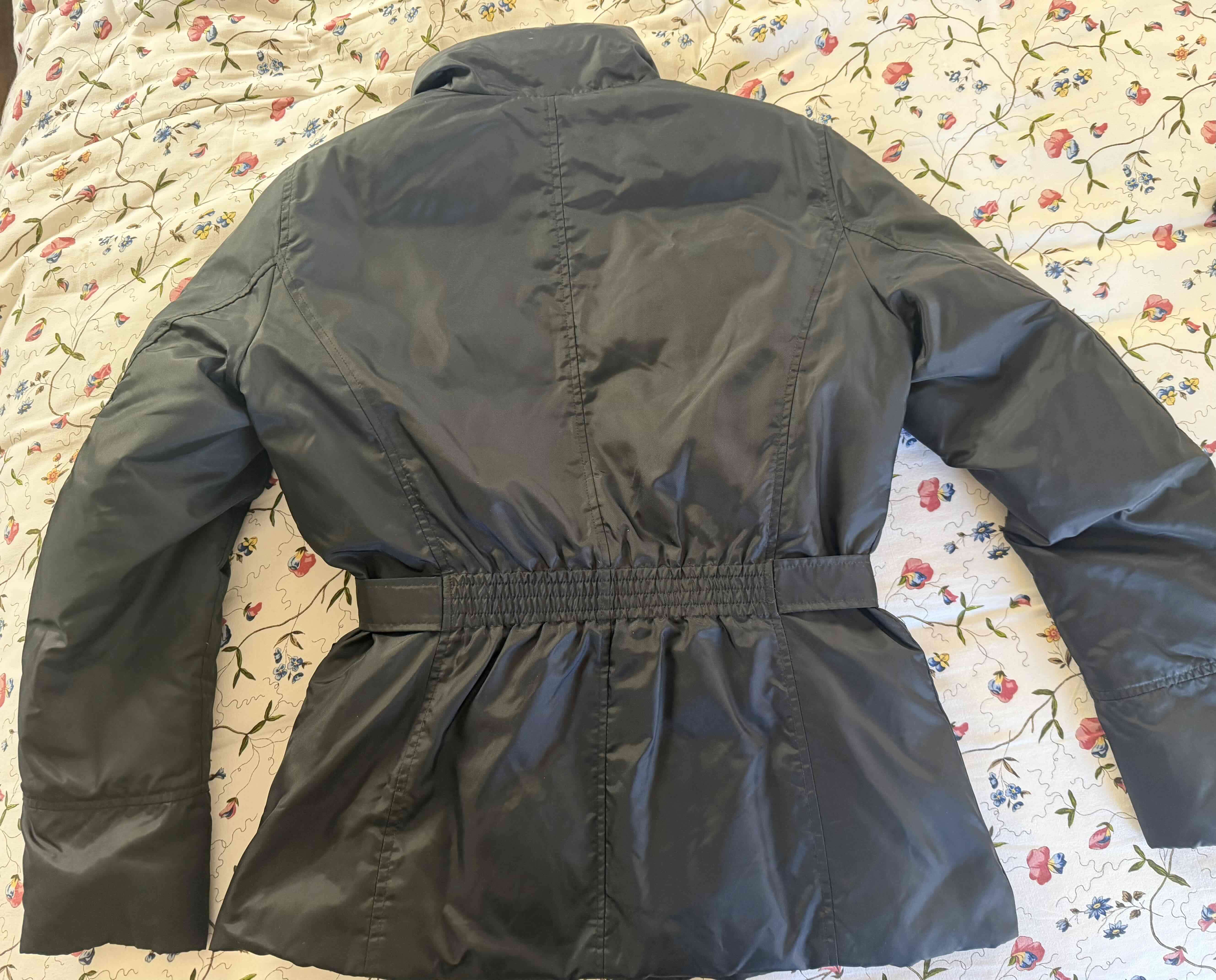 Chaqueta negra con cinturón - miniatura 2