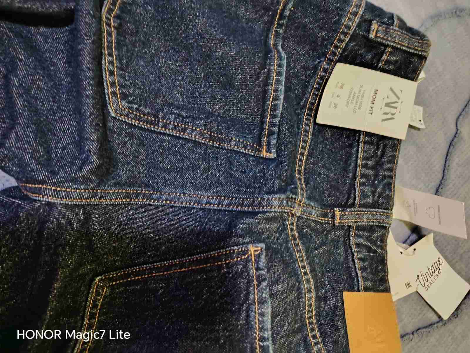 Jeans azules con etiquetas - miniatura 3