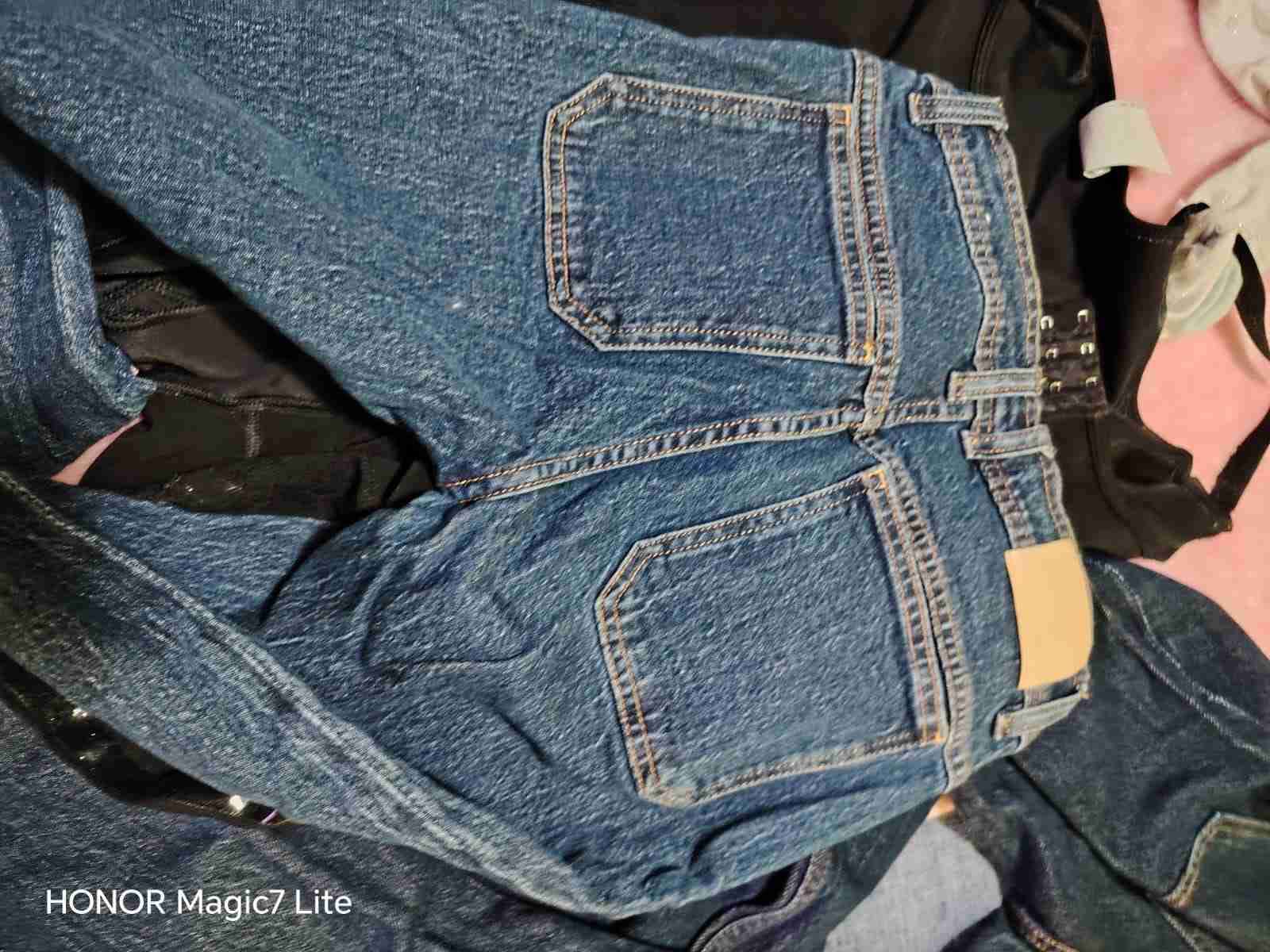 Jeans azules con etiquetas - miniatura 4