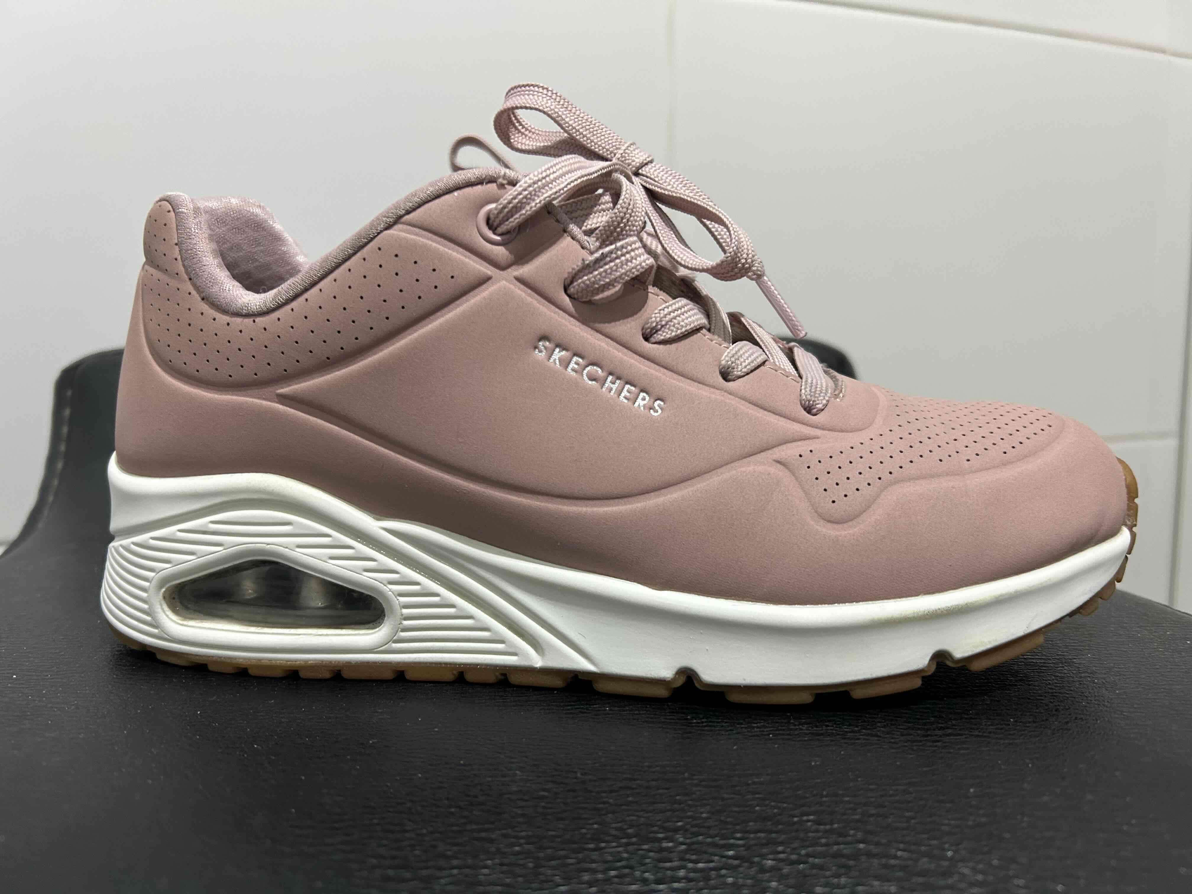 Zapatillas rosadas deportivas - miniatura 2