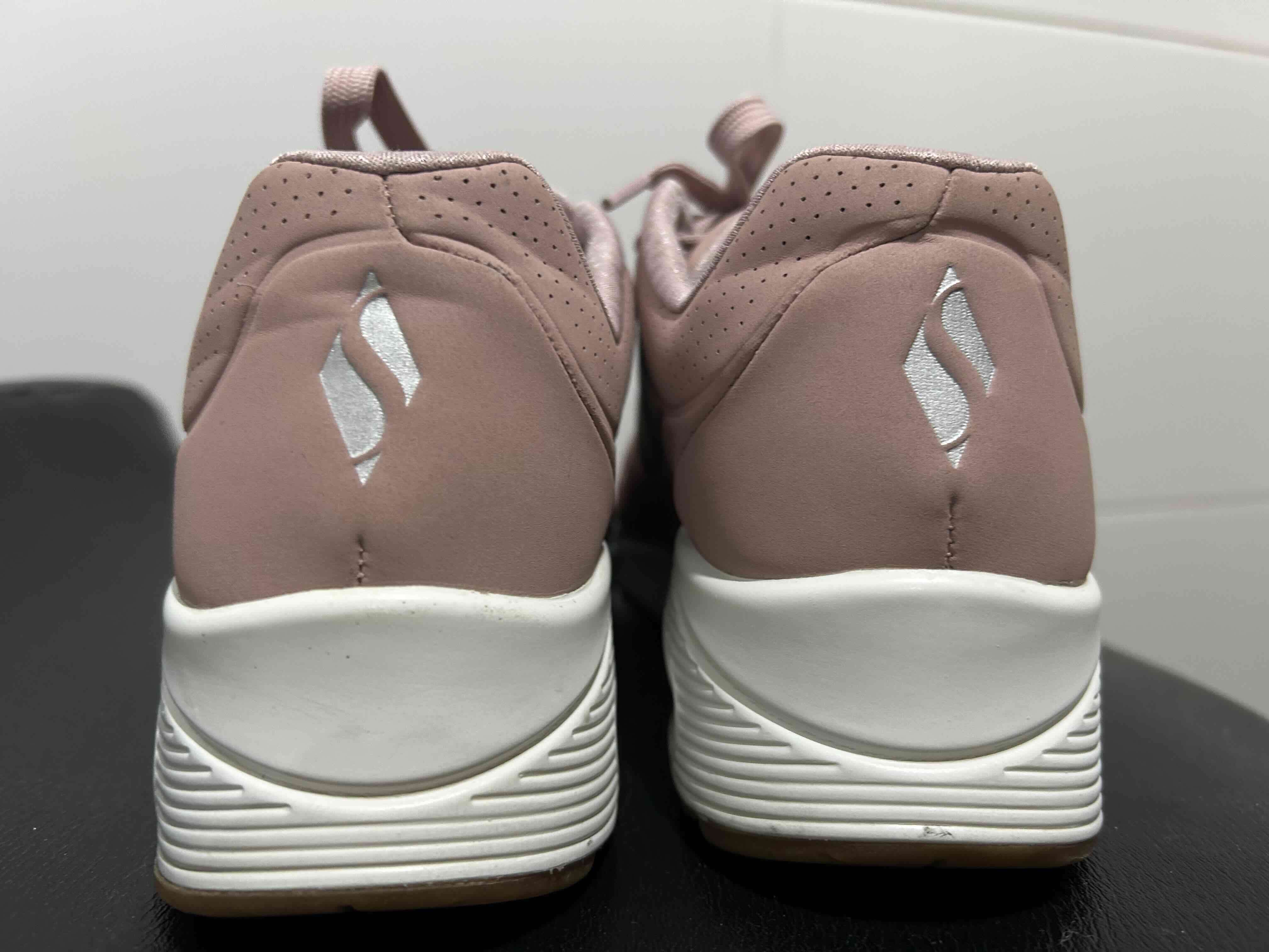 Zapatillas rosadas deportivas - miniatura 3