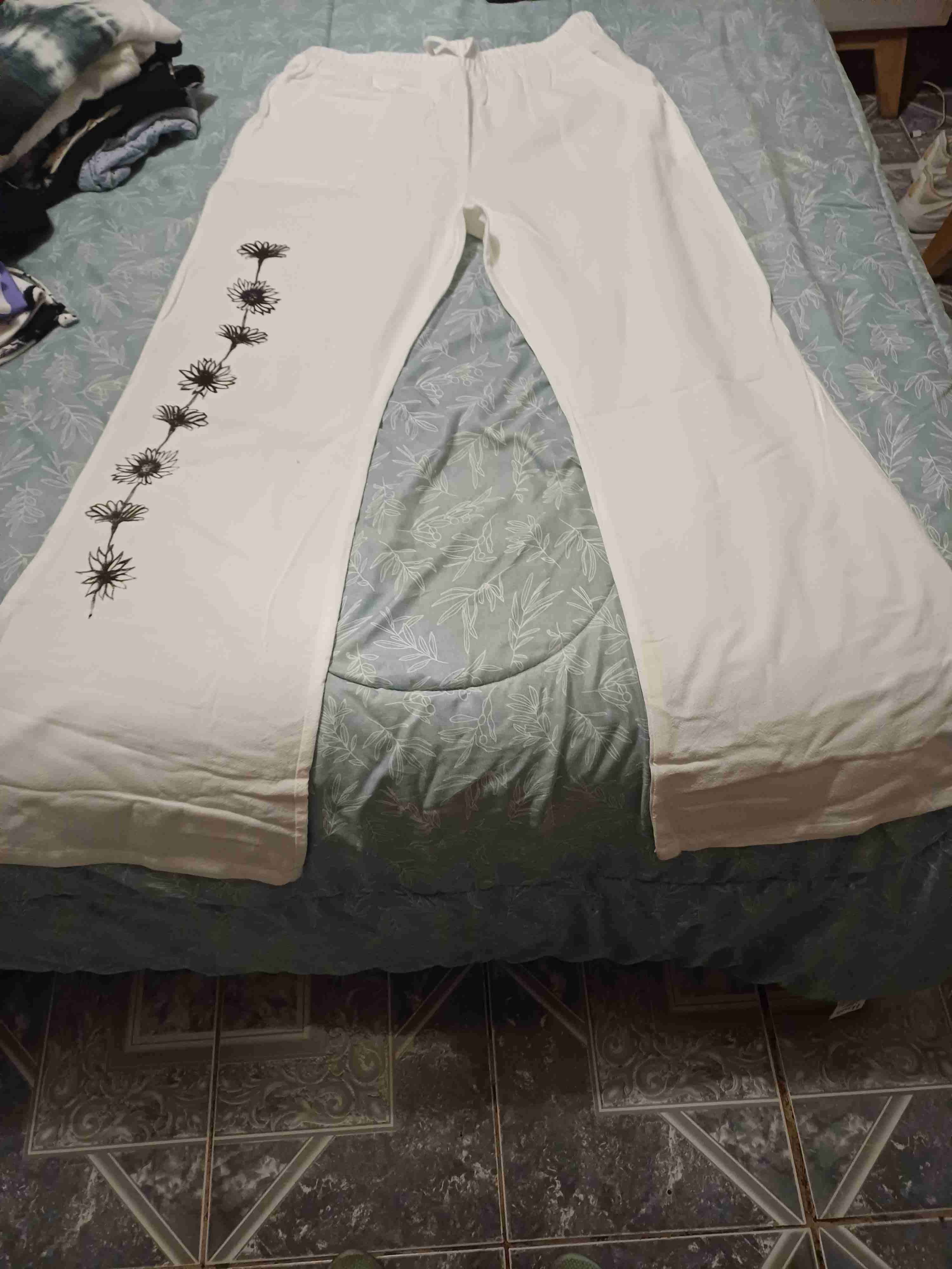 Pantalones blancos con diseño floral - miniatura 2