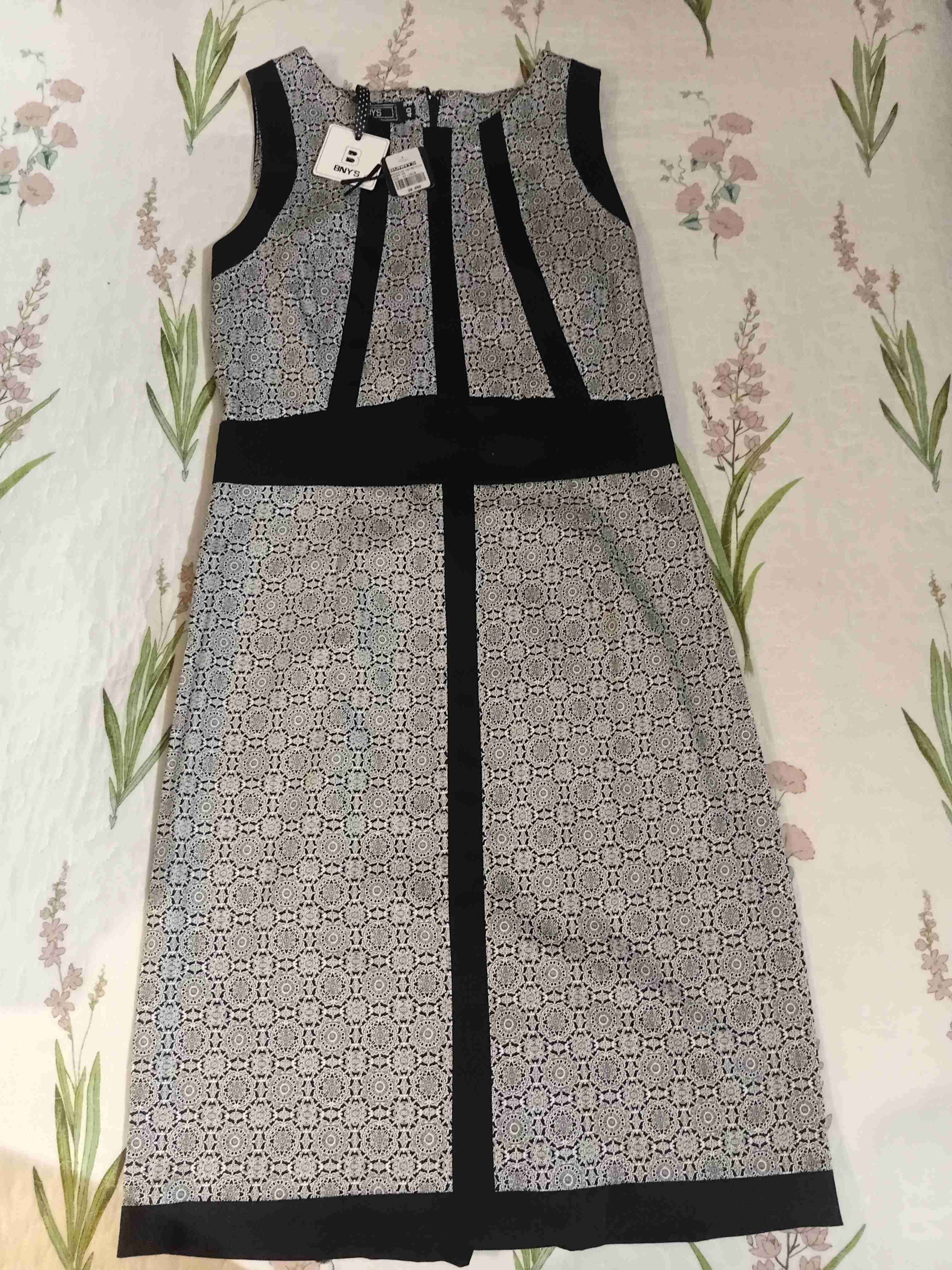 Vestido sin mangas estampado en negro - miniatura 1