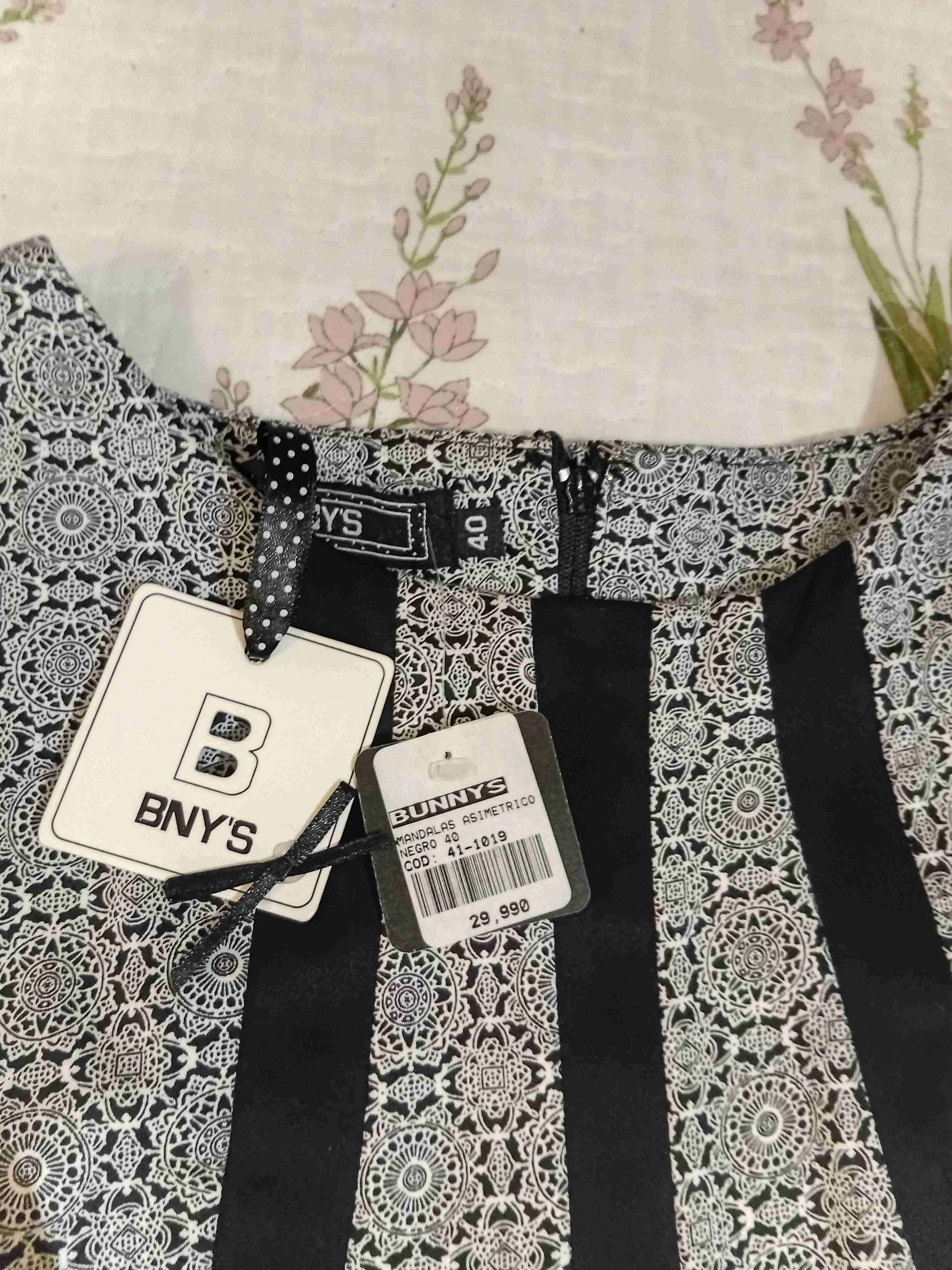 Vestido sin mangas estampado en negro - miniatura 3