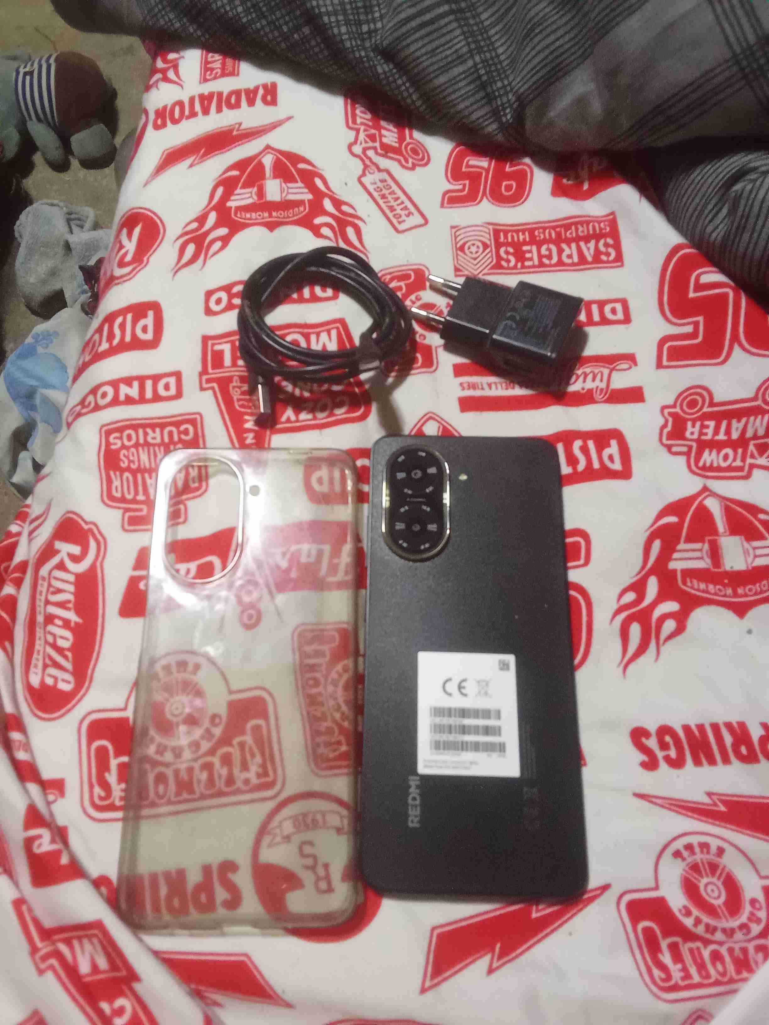 Teléfono Android con carcasa - miniatura 3