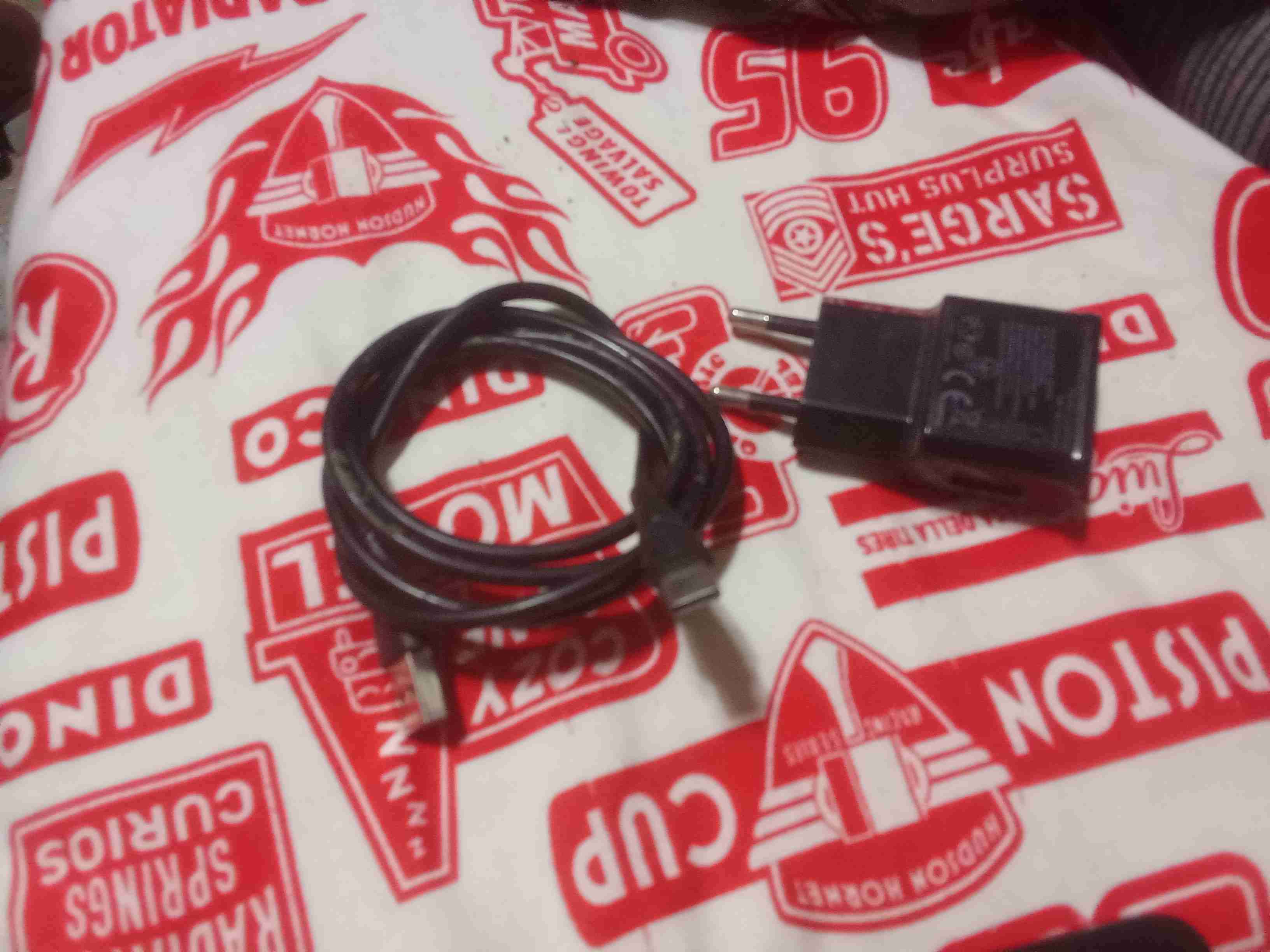 Teléfono Android con carcasa - miniatura 4