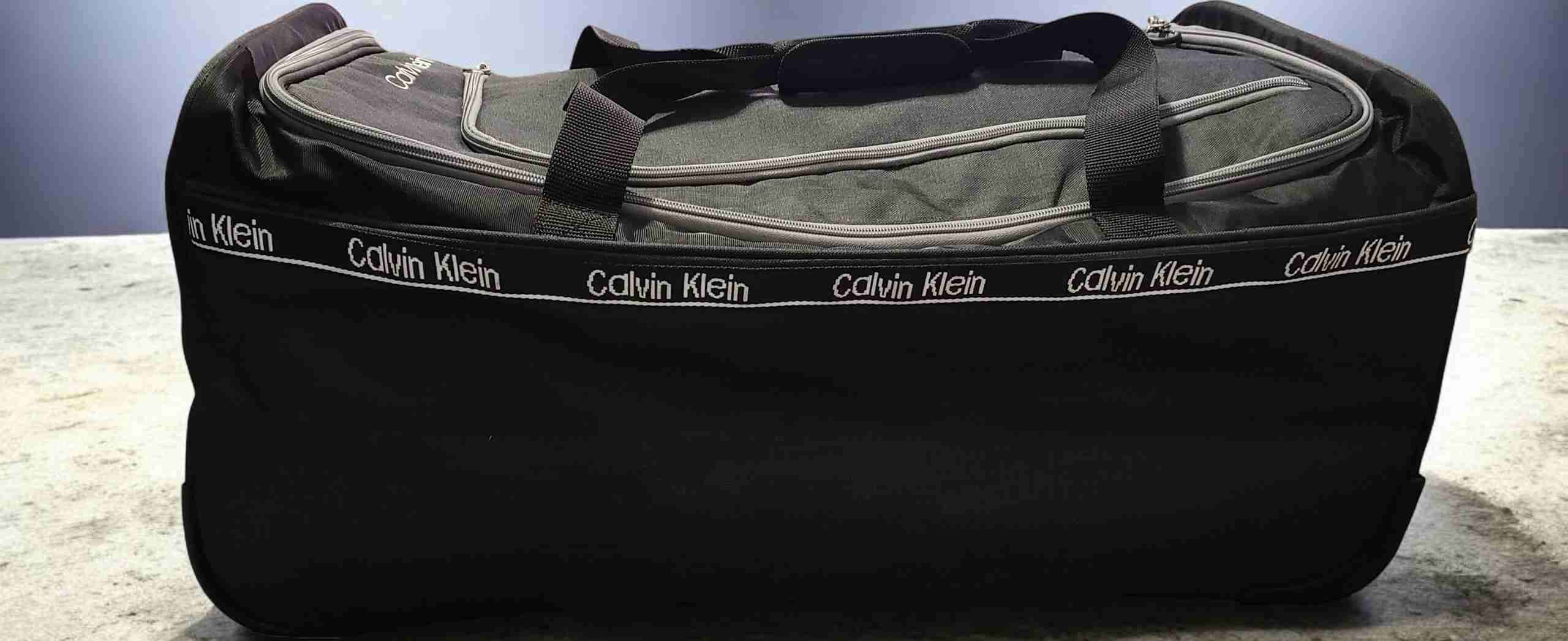 Bolsa deportiva Calvin Klein negra - 1