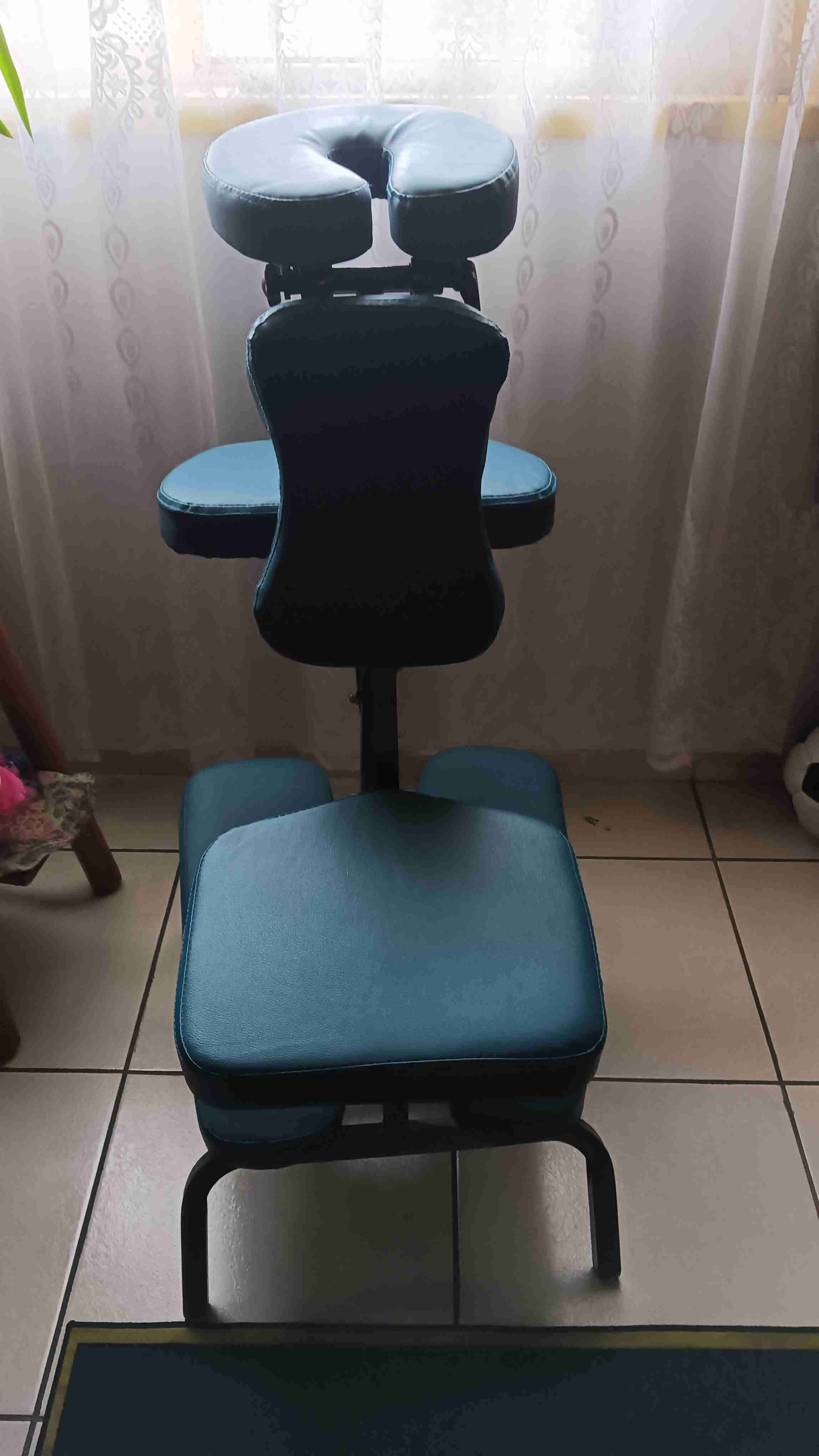 Silla ergonómica de rodillas negra