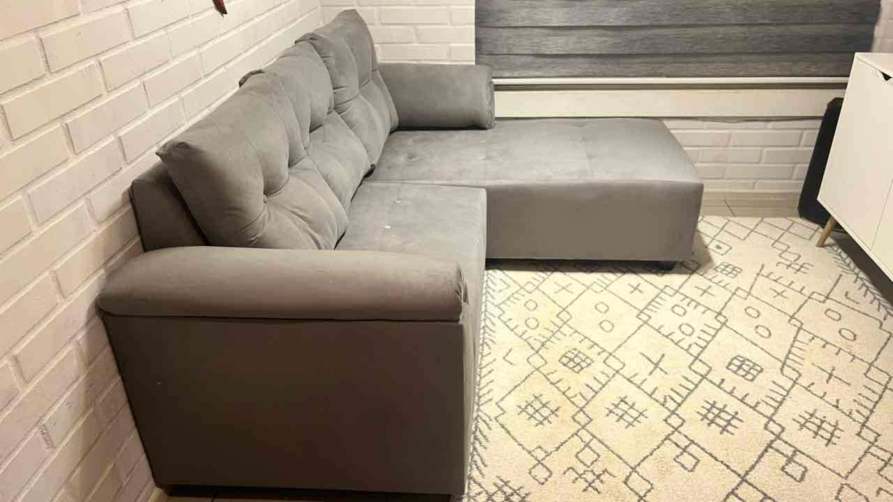 Sofá seccional gris - miniatura 2