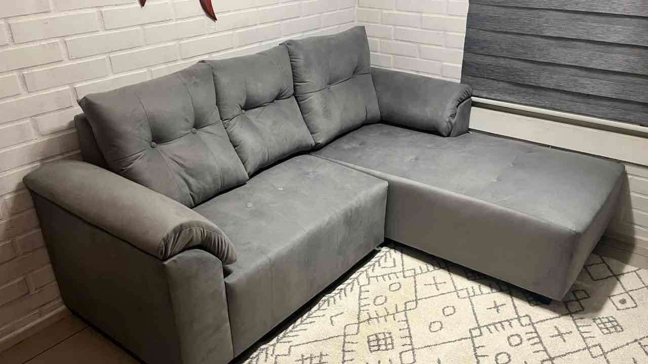 Sofá seccional gris - miniatura 4