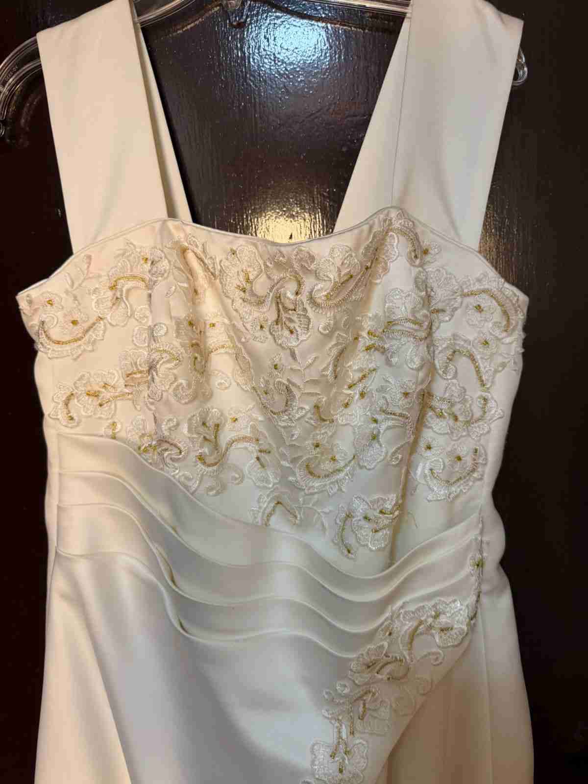 Vestido blanco con bordado floral de novia - 1