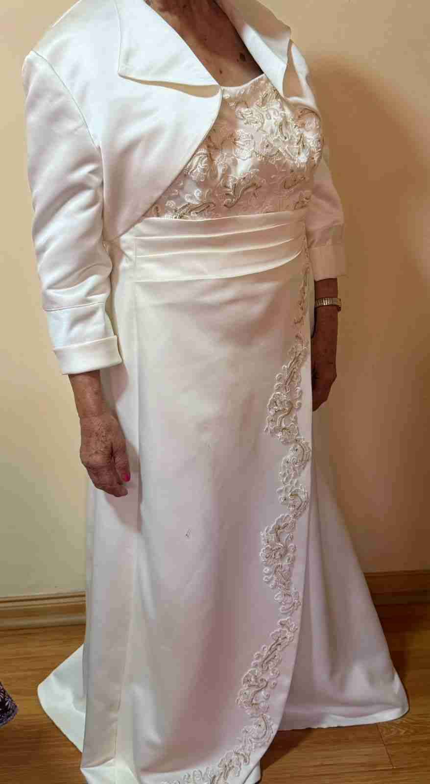 Vestido blanco con bordado floral de novia - 2