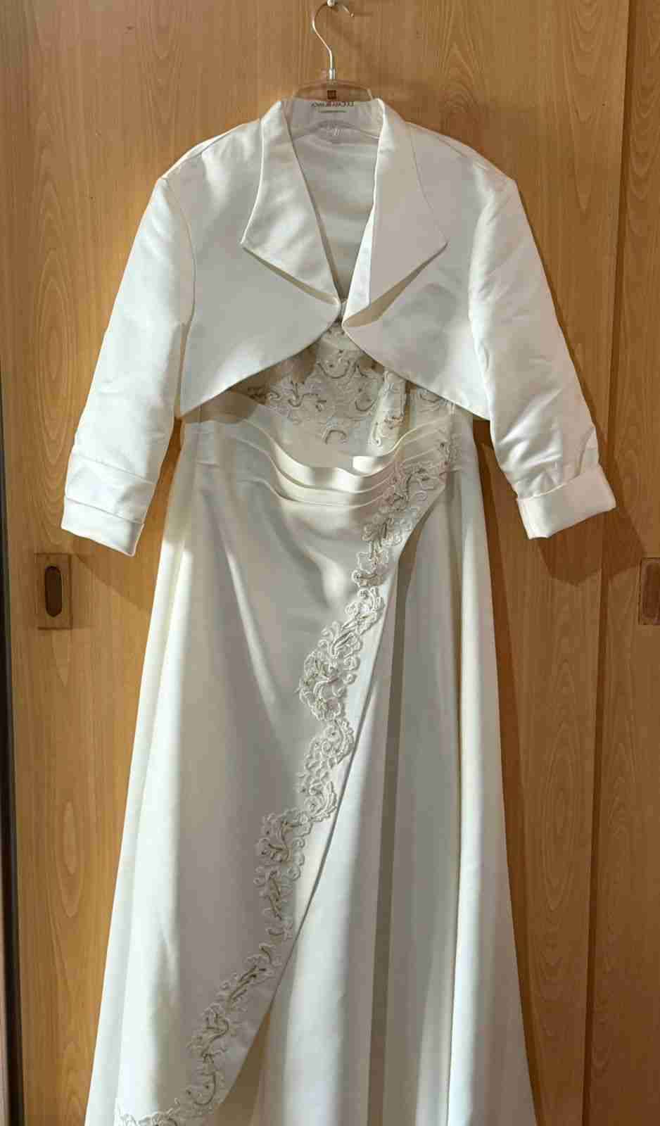 Vestido blanco con bordado floral de novia - 3