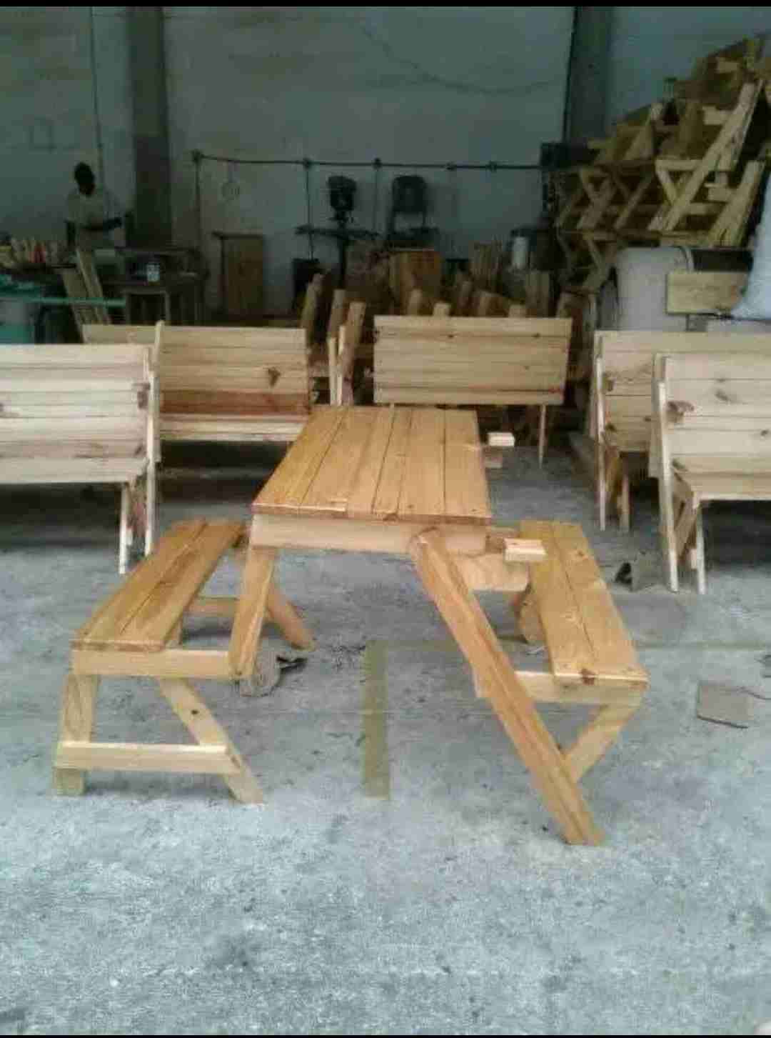 Conjunto de mesa que se transforma banca de mader - 1