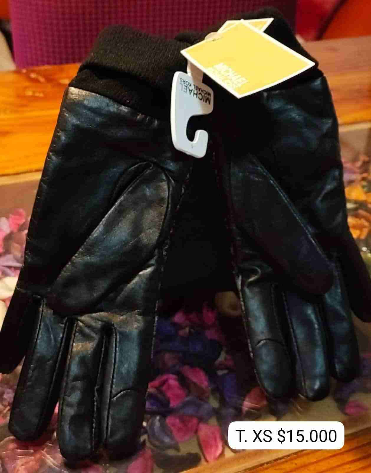 Guantes acolchados negros MK - 2
