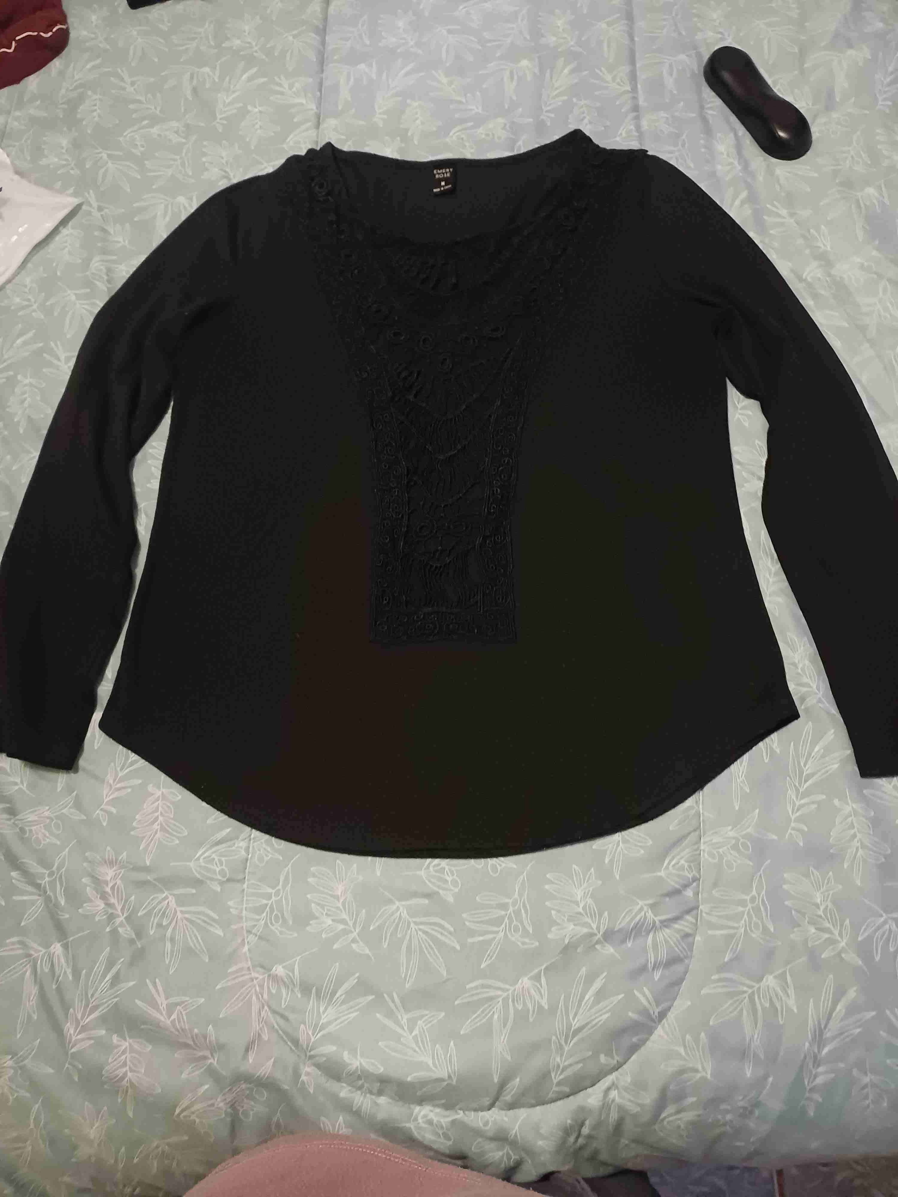 Polera negra con encaje - 1