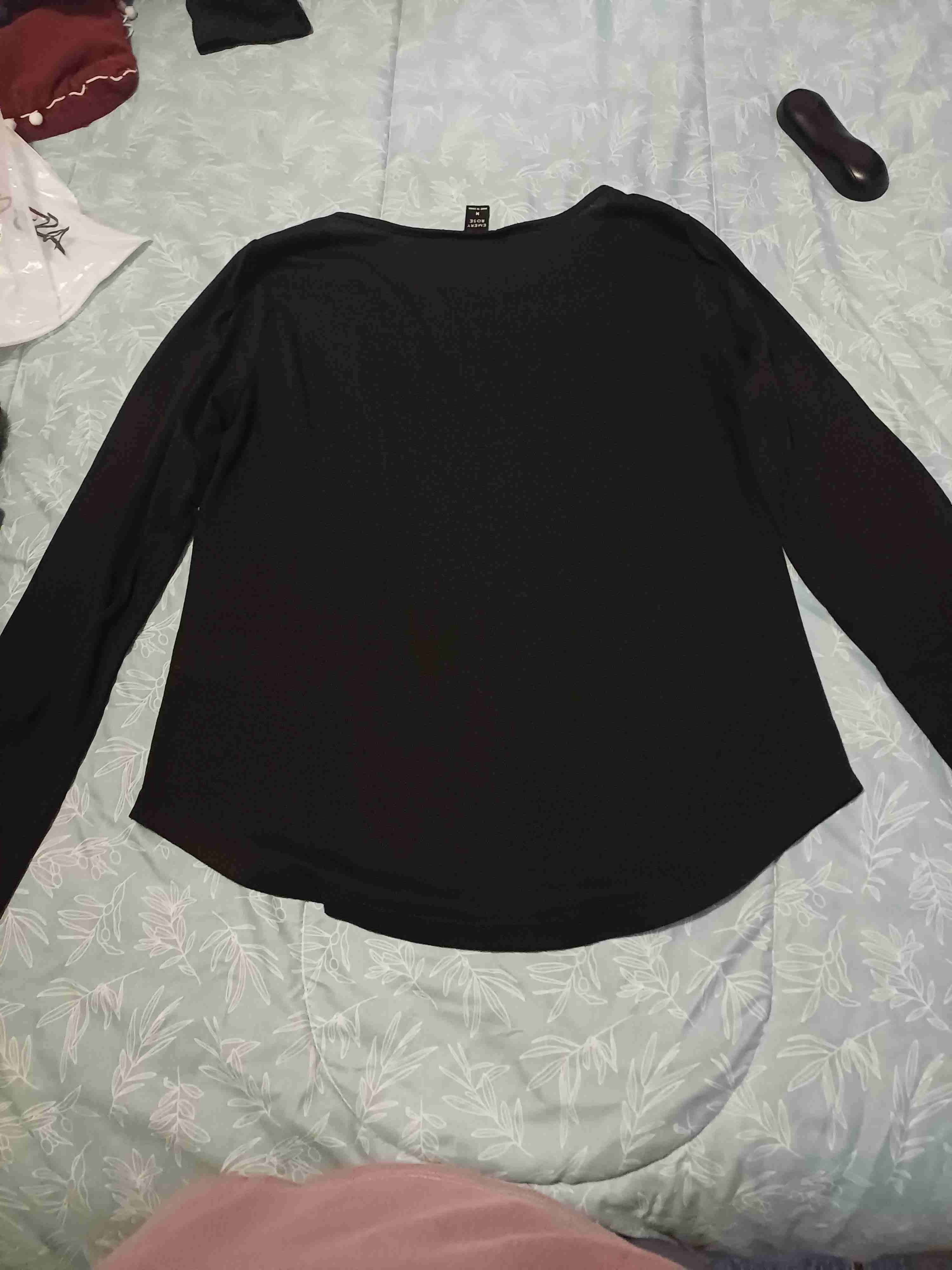 Polera negra con encaje - 2