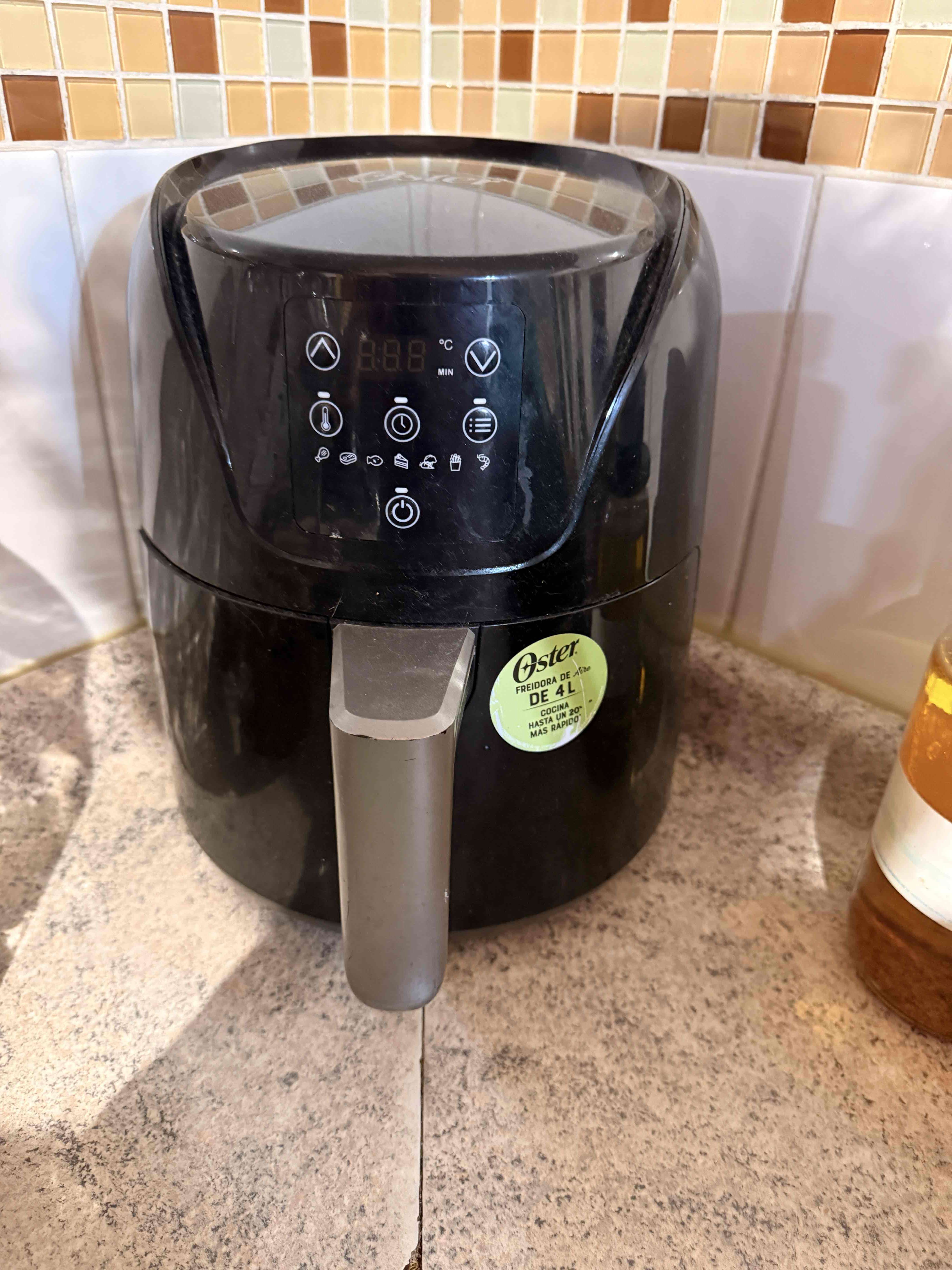 Freidora de aire Oster 4L - miniatura 1