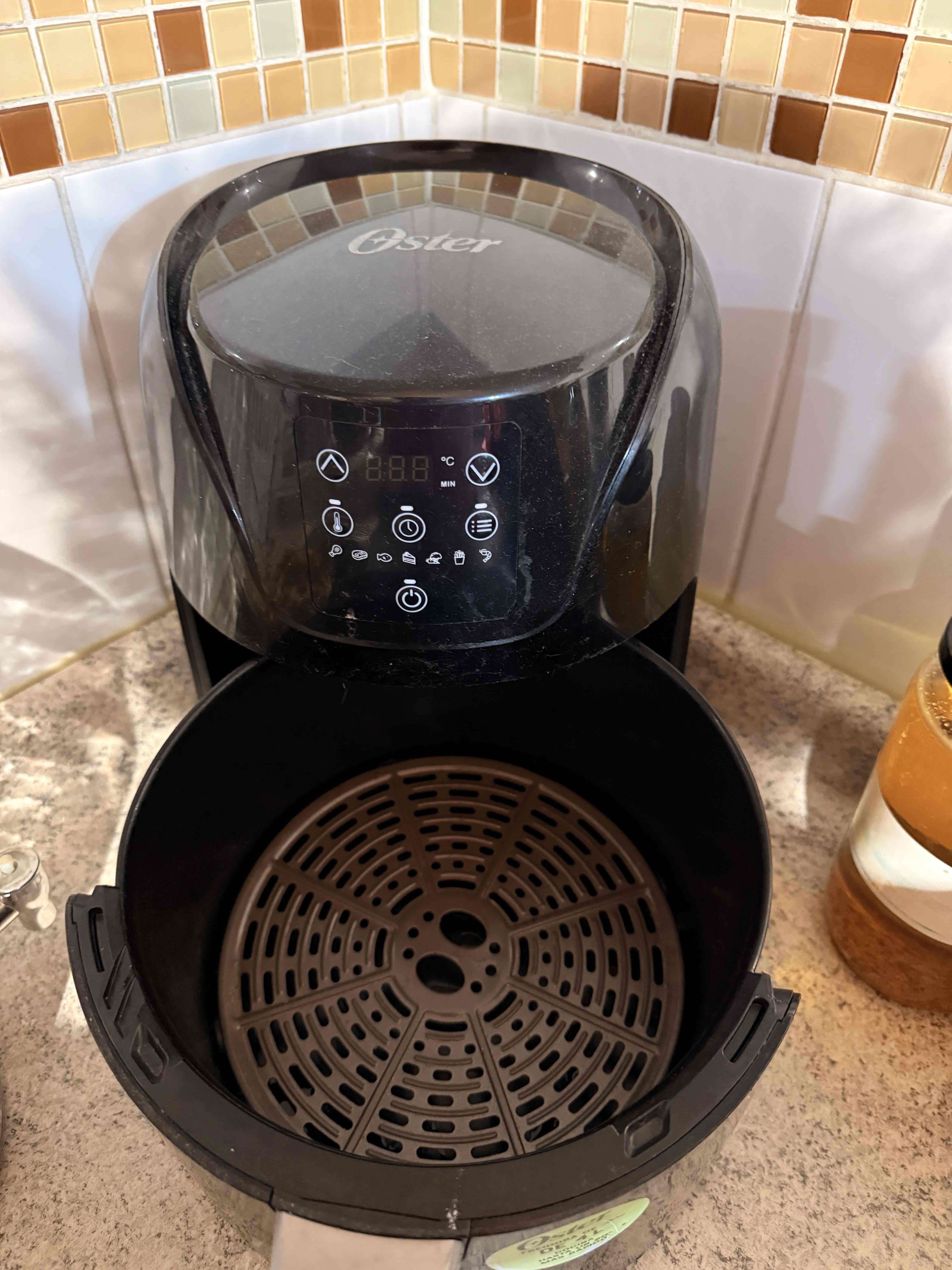 Freidora de aire Oster 4L - miniatura 2