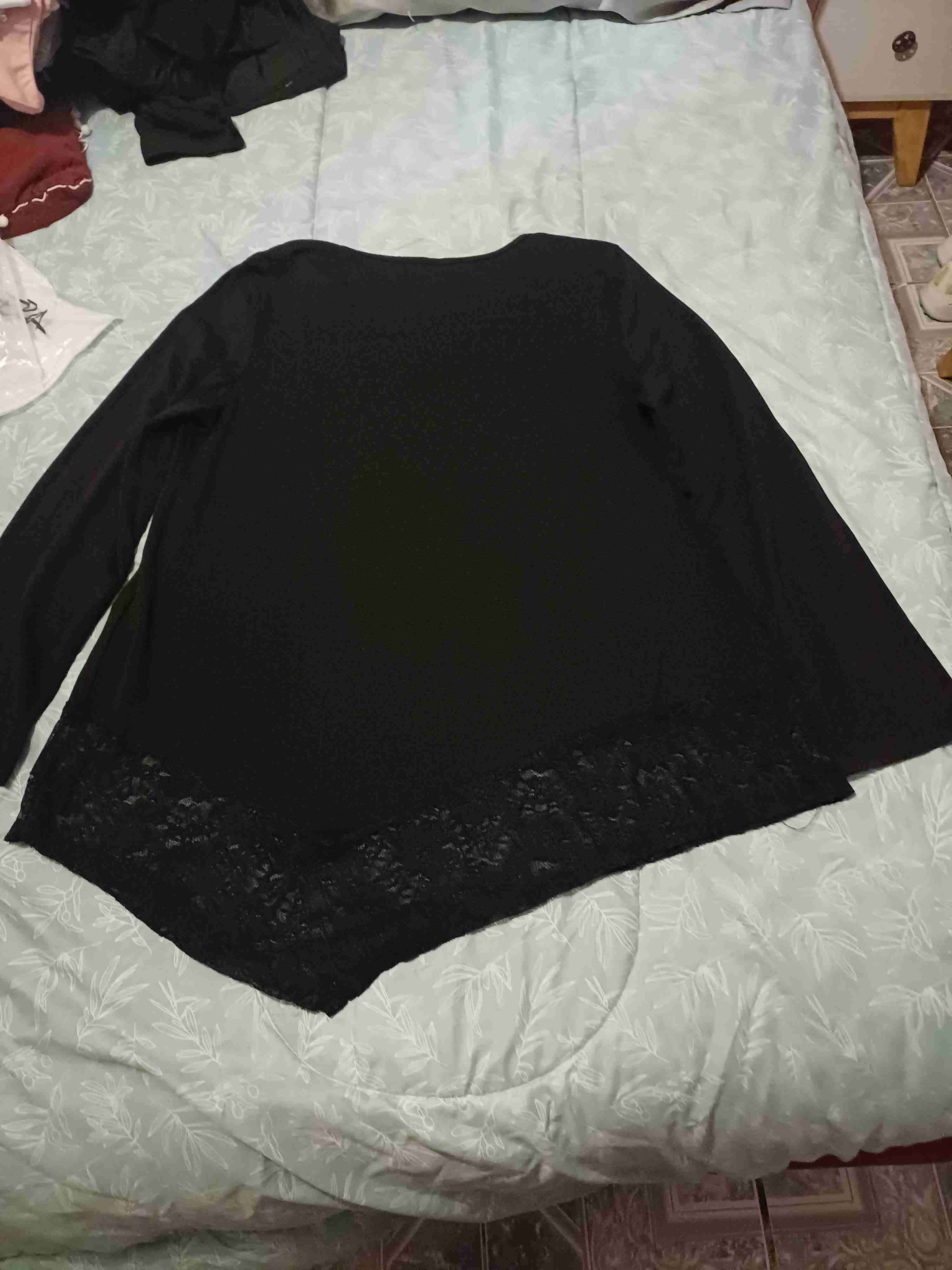 Polera negra con encaje - 2
