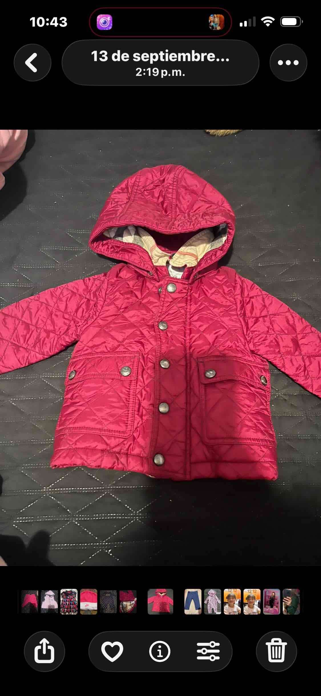 Abrigo infantil rojo con capucha - miniatura 1