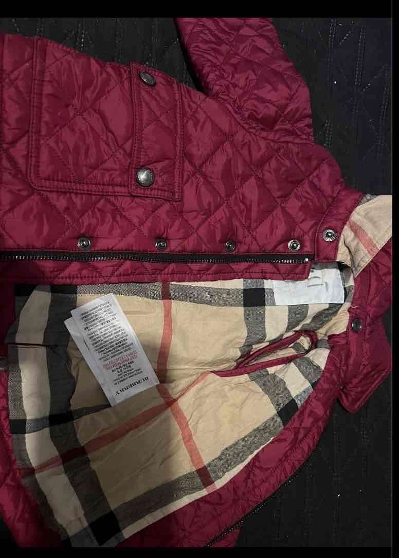 Abrigo infantil rojo con capucha - miniatura 2